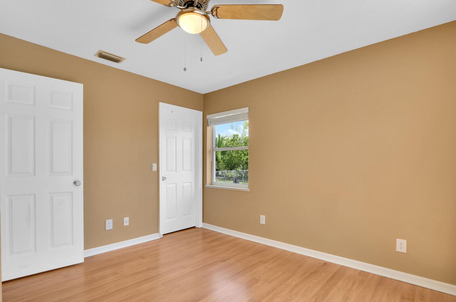 516 Bradshaw Cir, Fort Pierce FL  34953-5539 exterior