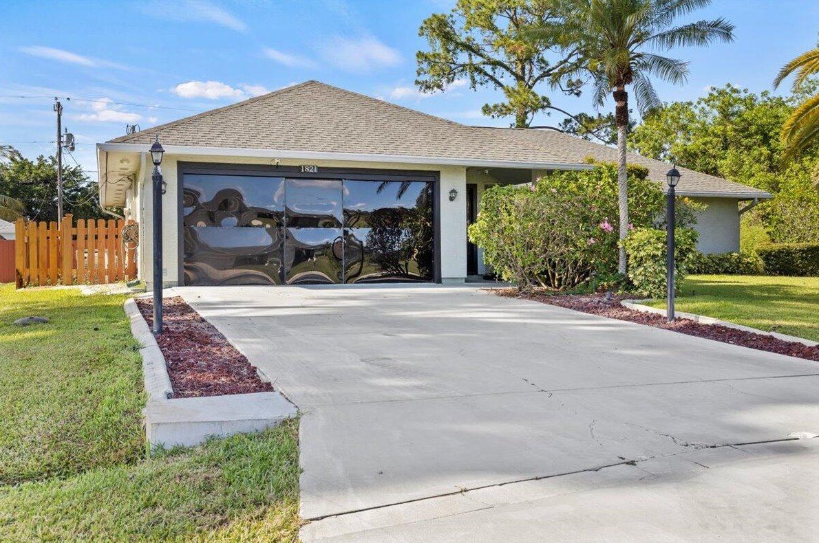 1821 Altman Ave, Fort Pierce FL  34953-1075 exterior