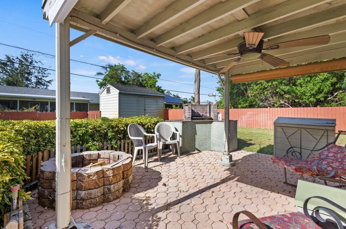 1821 Altman Ave, Fort Pierce FL  34953-1075 exterior