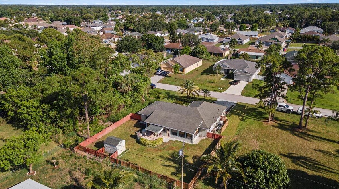 1821 Altman Ave, Fort Pierce FL  34953-1075 exterior