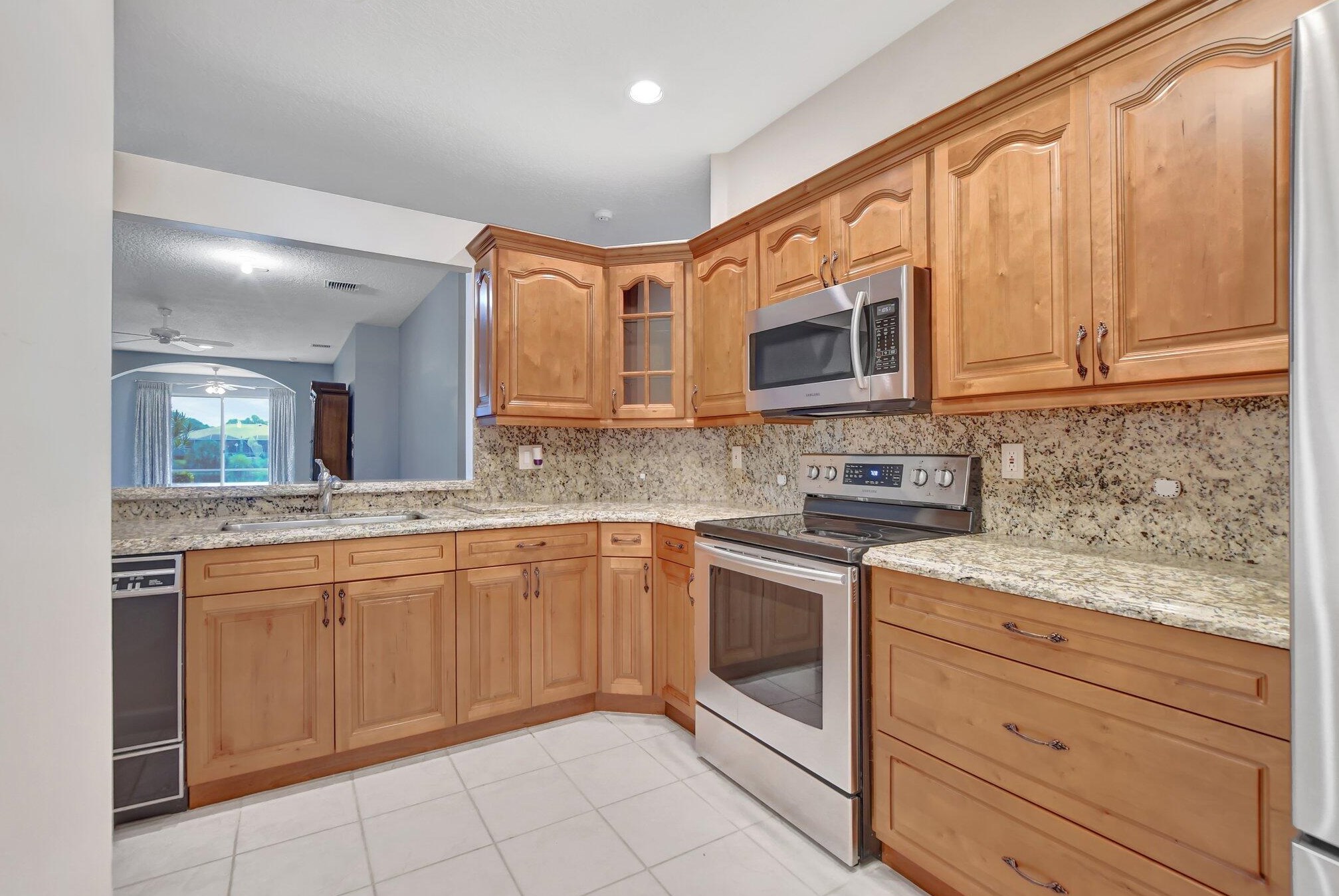 10549 Royal Caribbean Cir, Boynton Beach FL  33437-4285 exterior