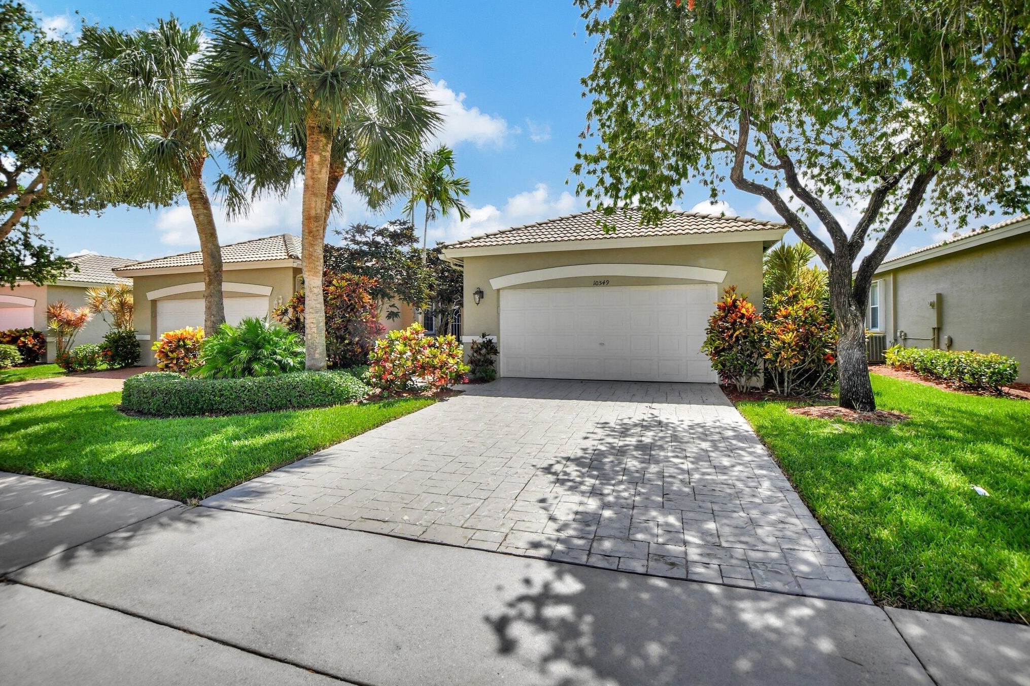 10549 Royal Caribbean Cir, Boynton Beach FL  33437-4285 exterior