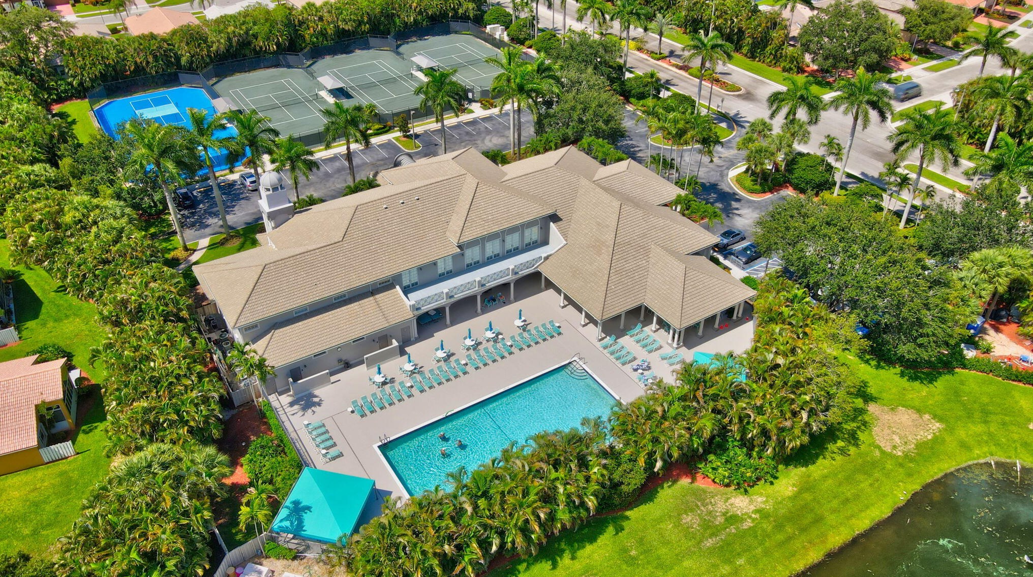 10549 Royal Caribbean Cir, Boynton Beach FL  33437-4285 exterior