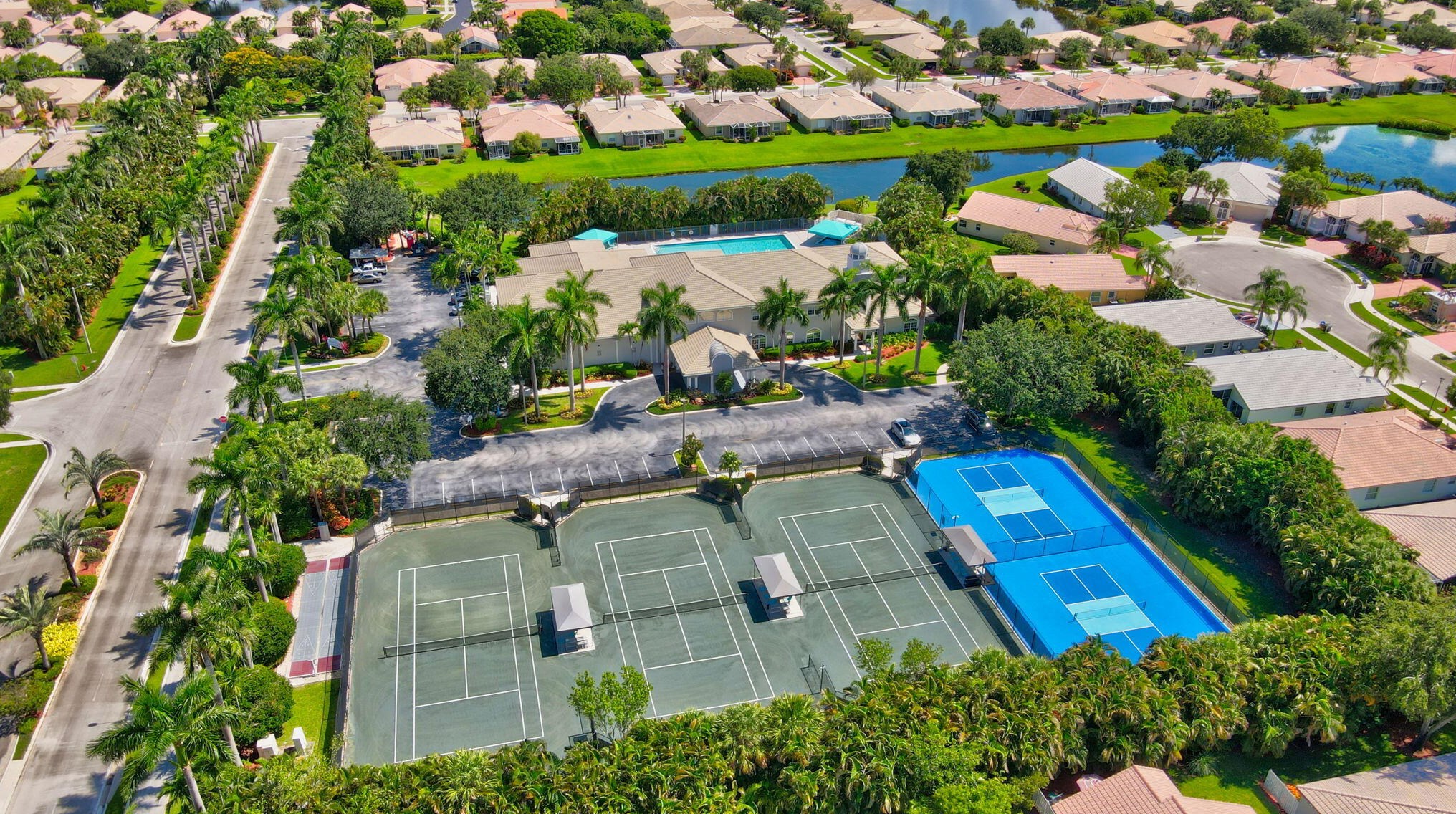 10549 Royal Caribbean Cir, Boynton Beach FL  33437-4285 exterior