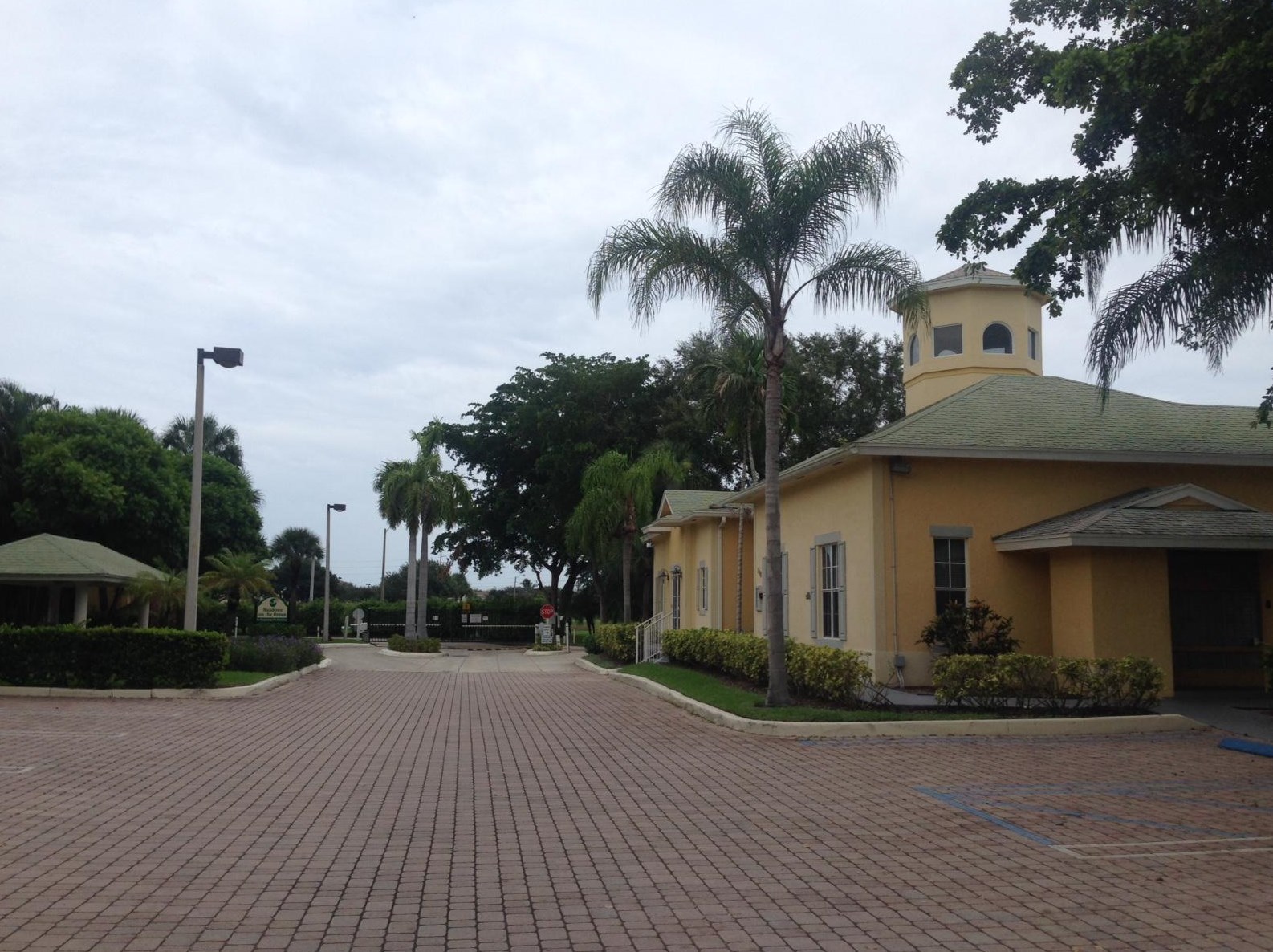407 Meadows Cir, Boynton Beach, FL 33436-8924