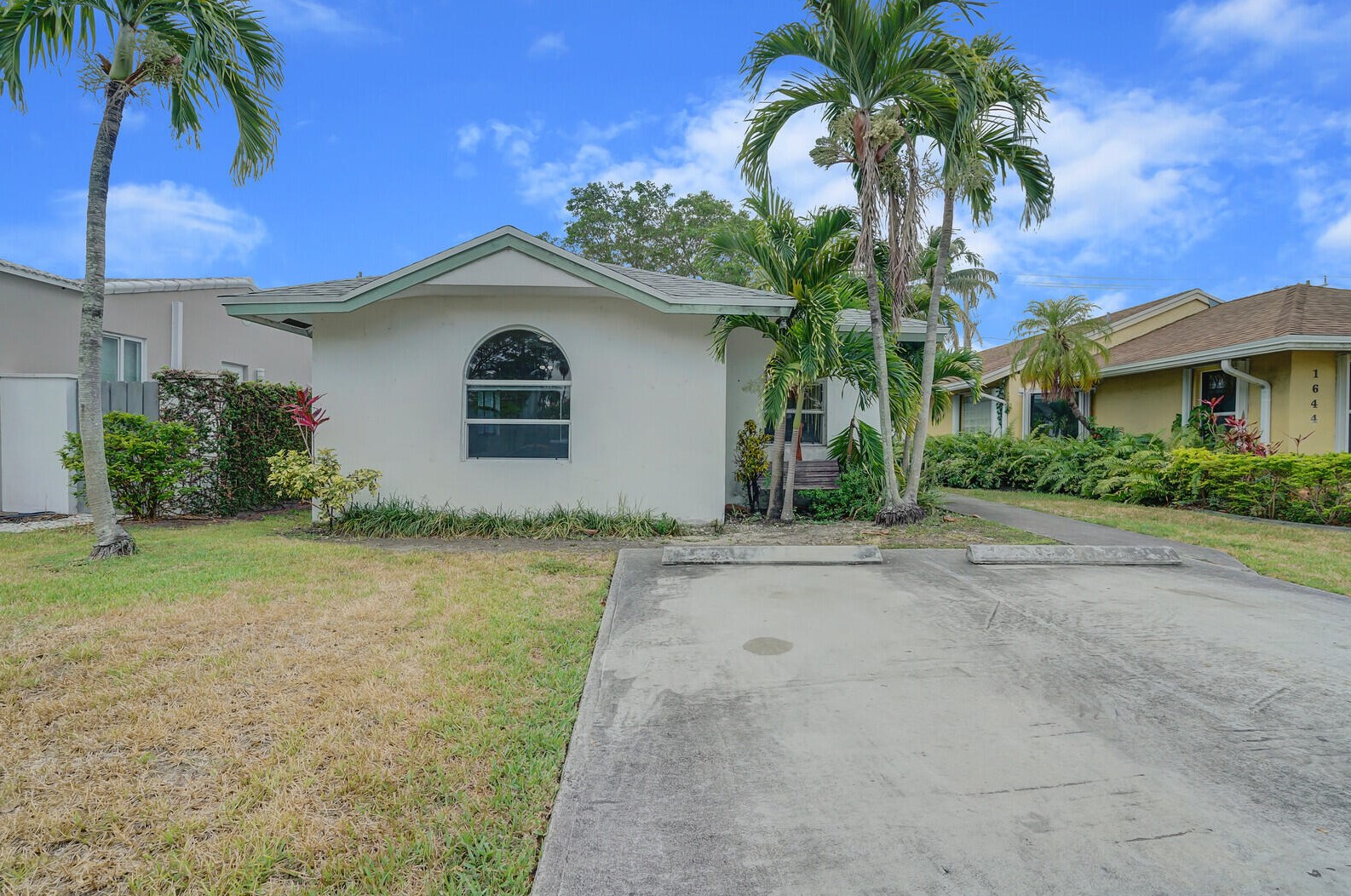 1640 Jackson St, Hollywood FL  33020-5110 exterior