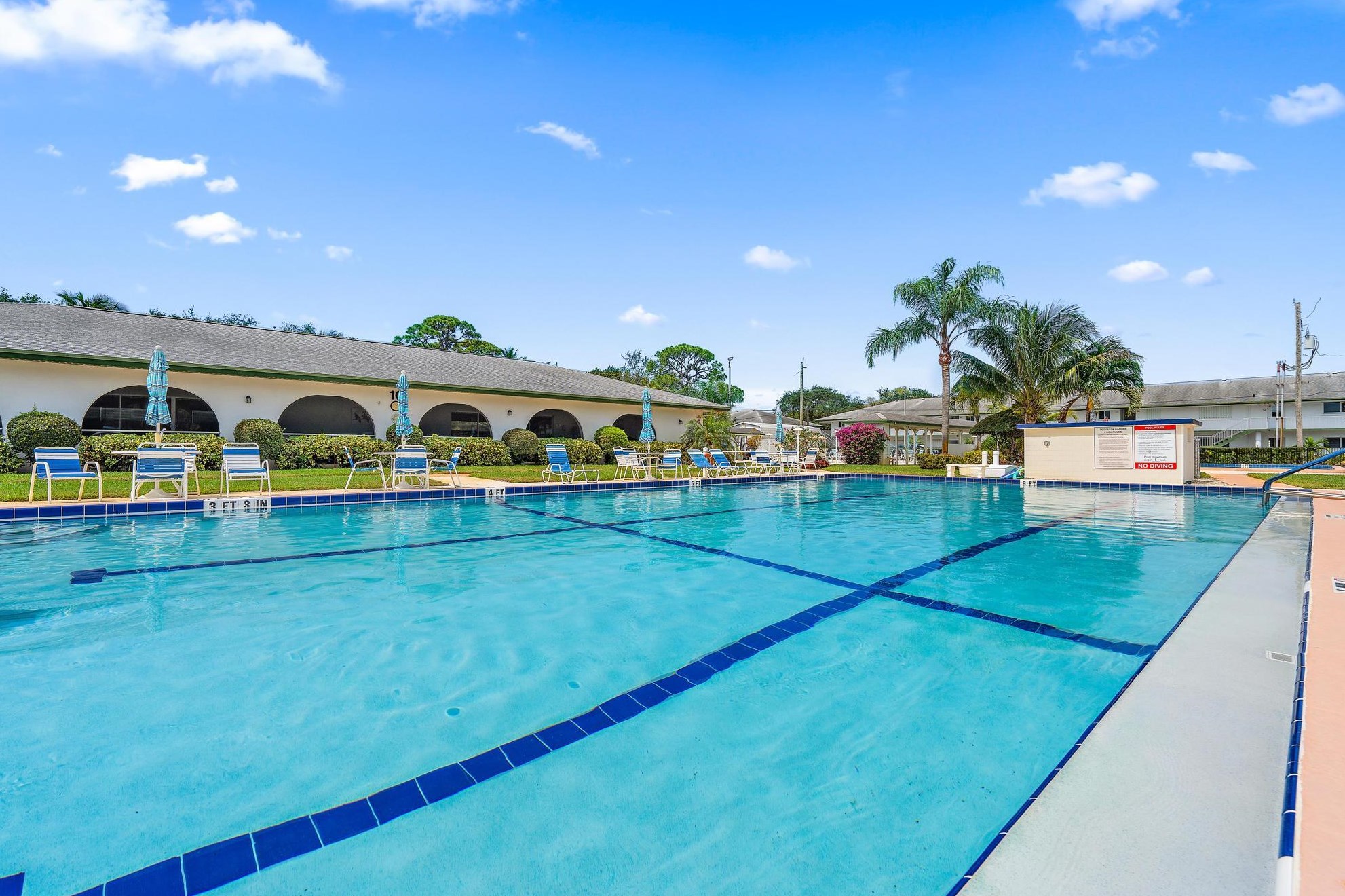 6 Garden St, Jupiter FL  33469-2591 exterior
