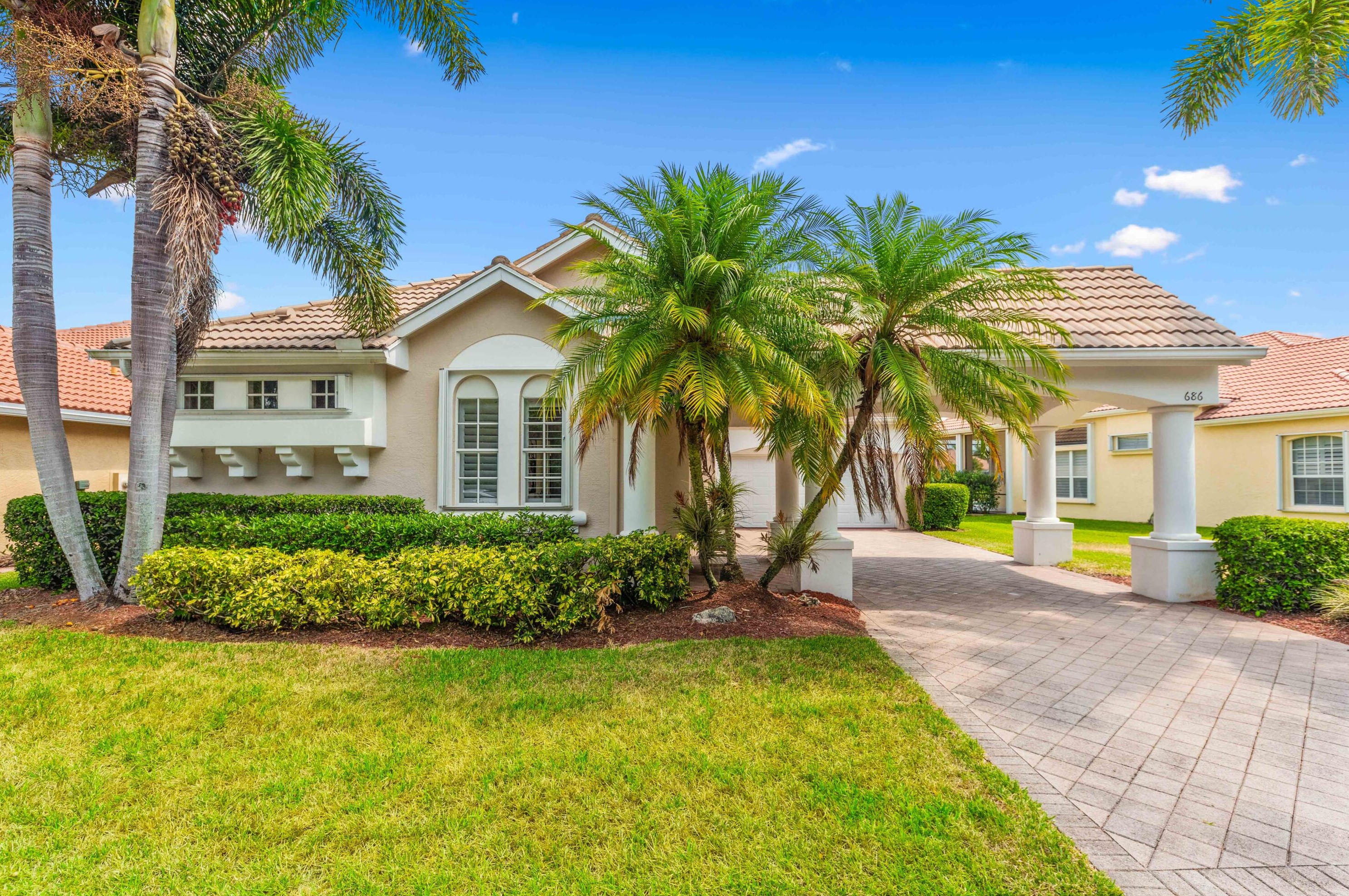686 Lake Charles Cir, Fort Pierce, FL 34986-3429