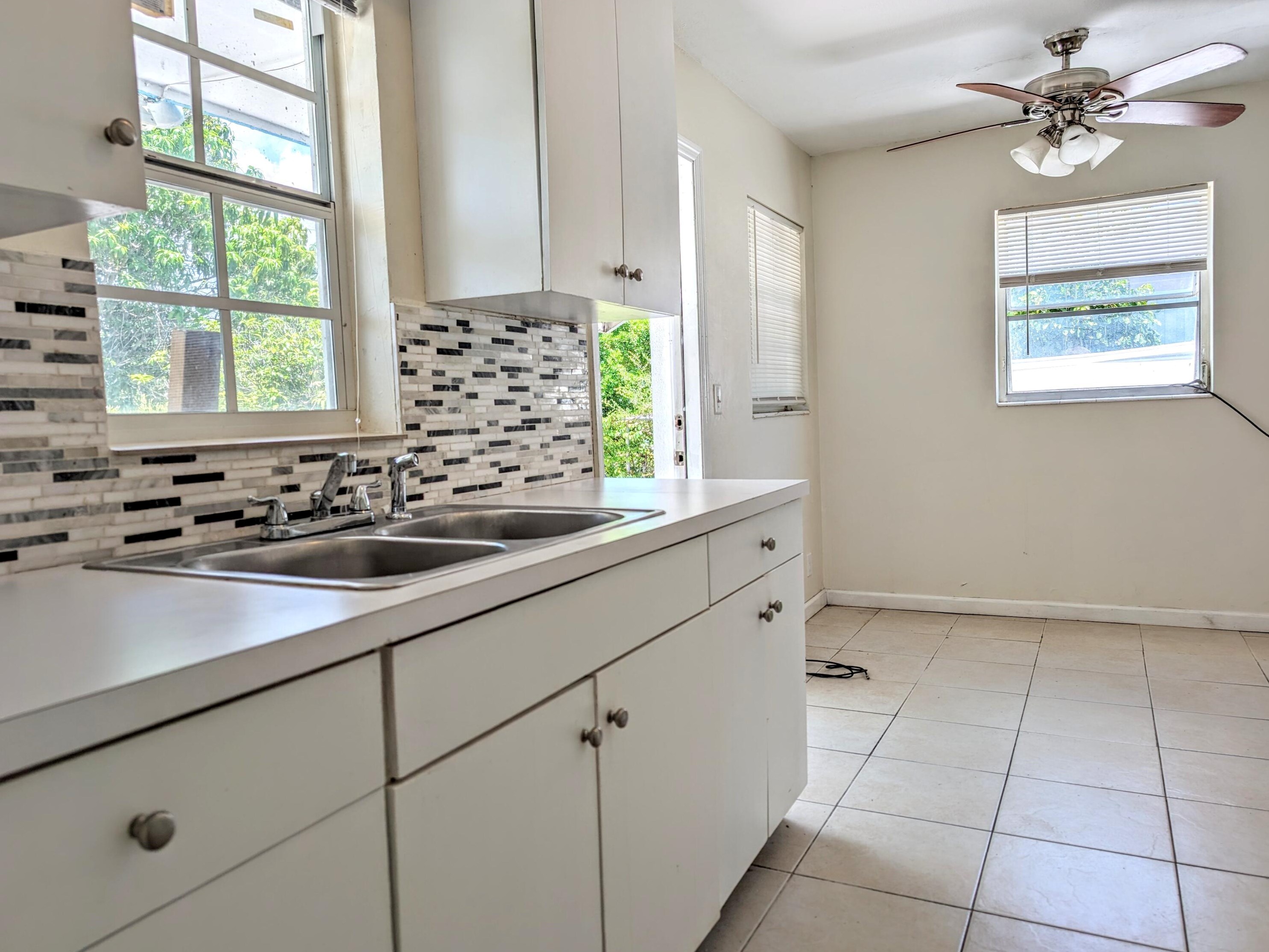 1450 8 St, West Palm Beach FL  33401-3046 exterior