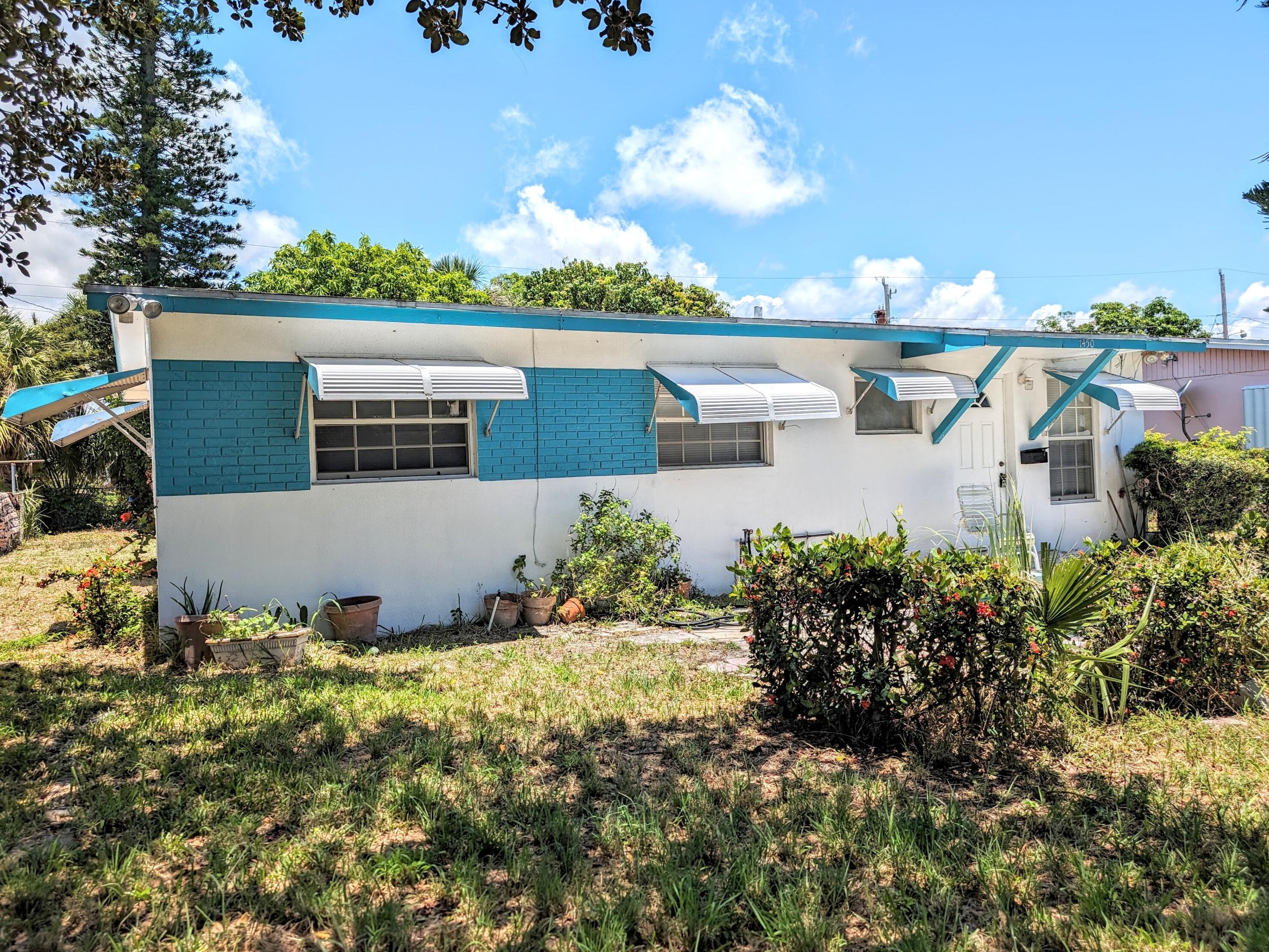 1450 8th St, West Palm Beach, FL 33401-3045