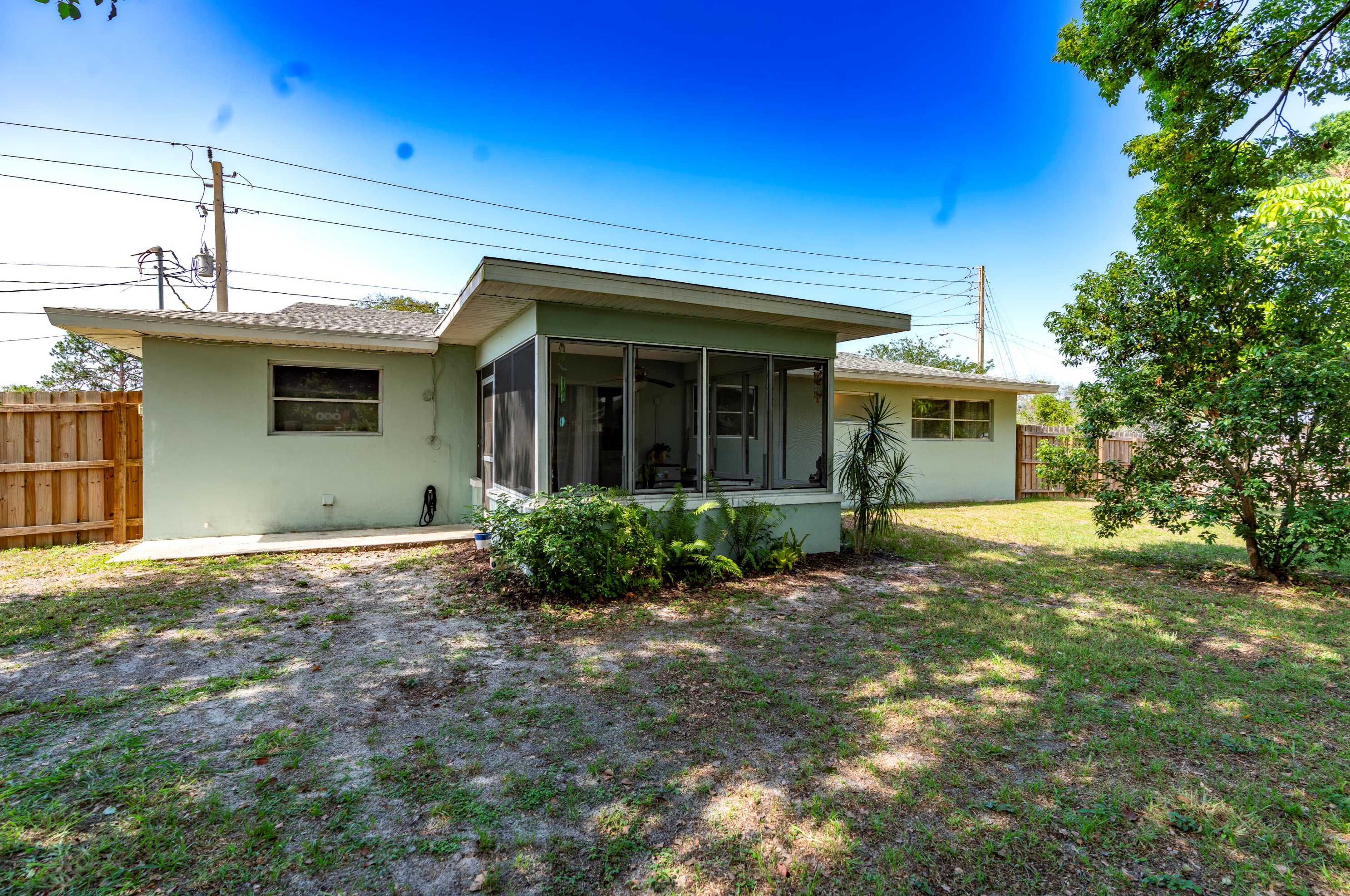 102 Lakehurst, Fort Pierce FL 34983-2545 exterior