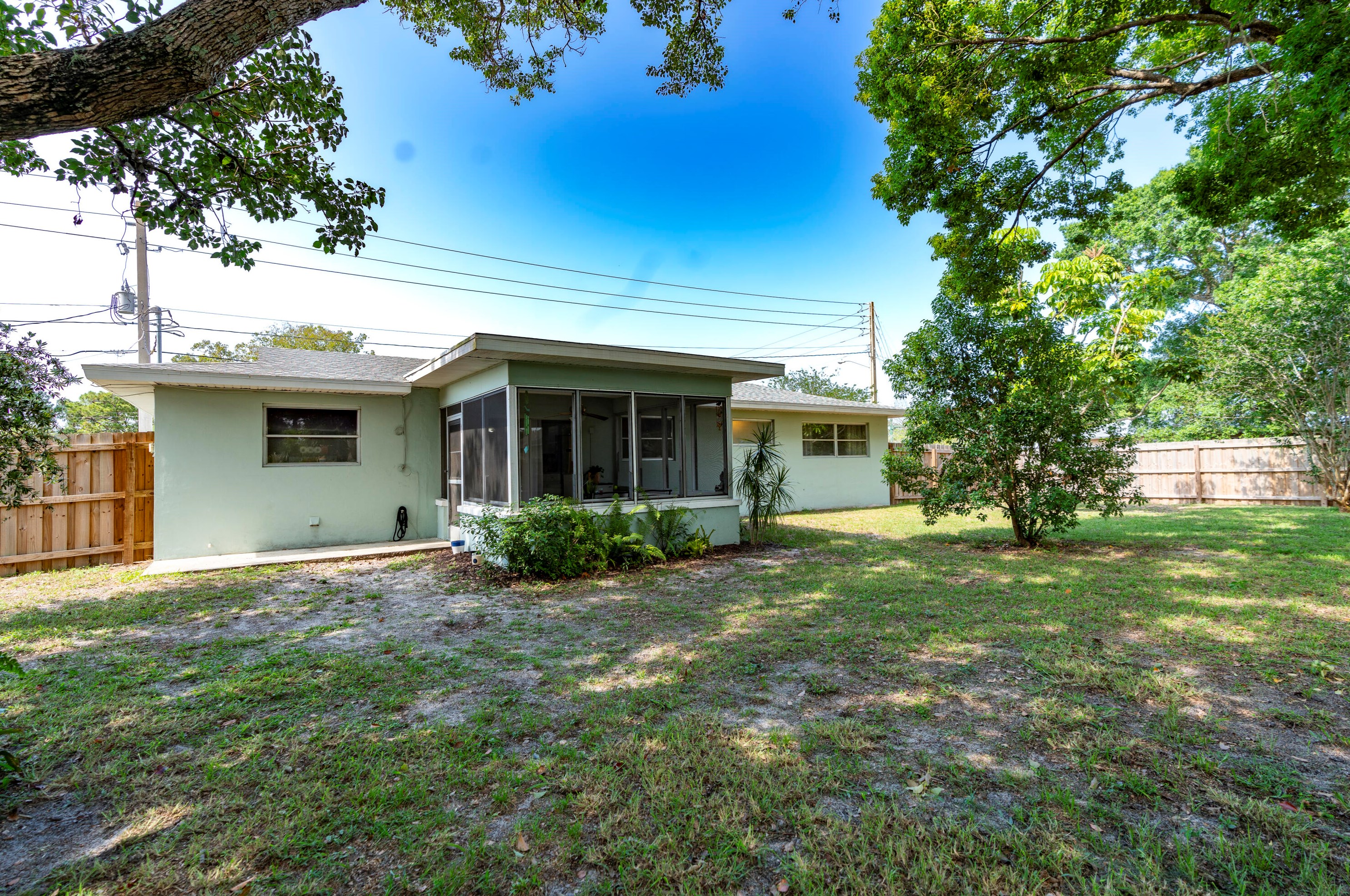 102 Lakehurst, Fort Pierce FL 34983-2545 exterior