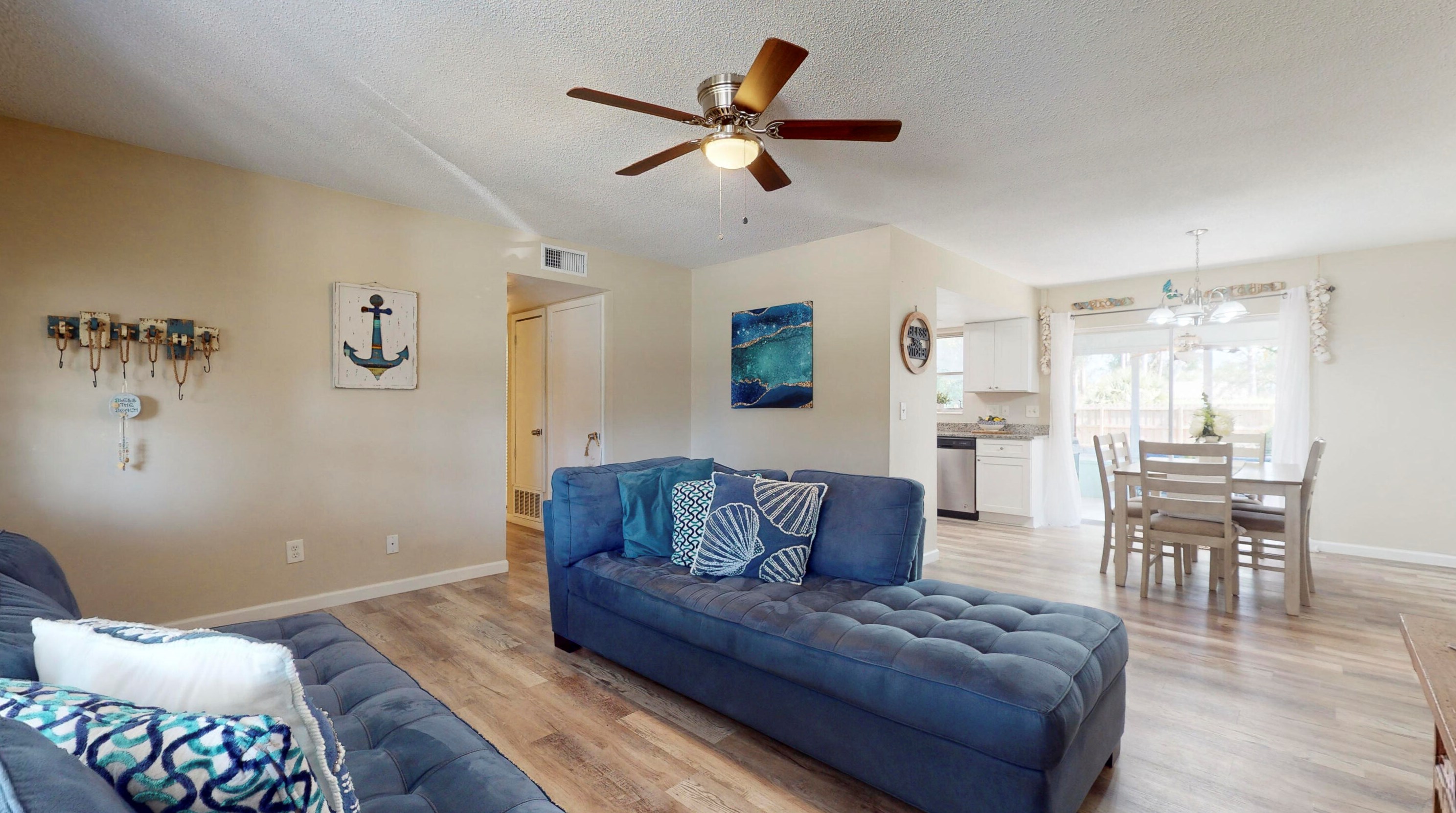 102 Lakehurst, Fort Pierce FL 34983-2545 exterior