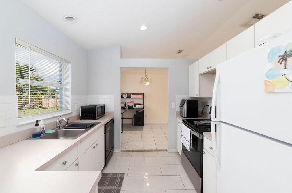 486 Souris Ave, Fort Pierce FL  34953-6272 exterior