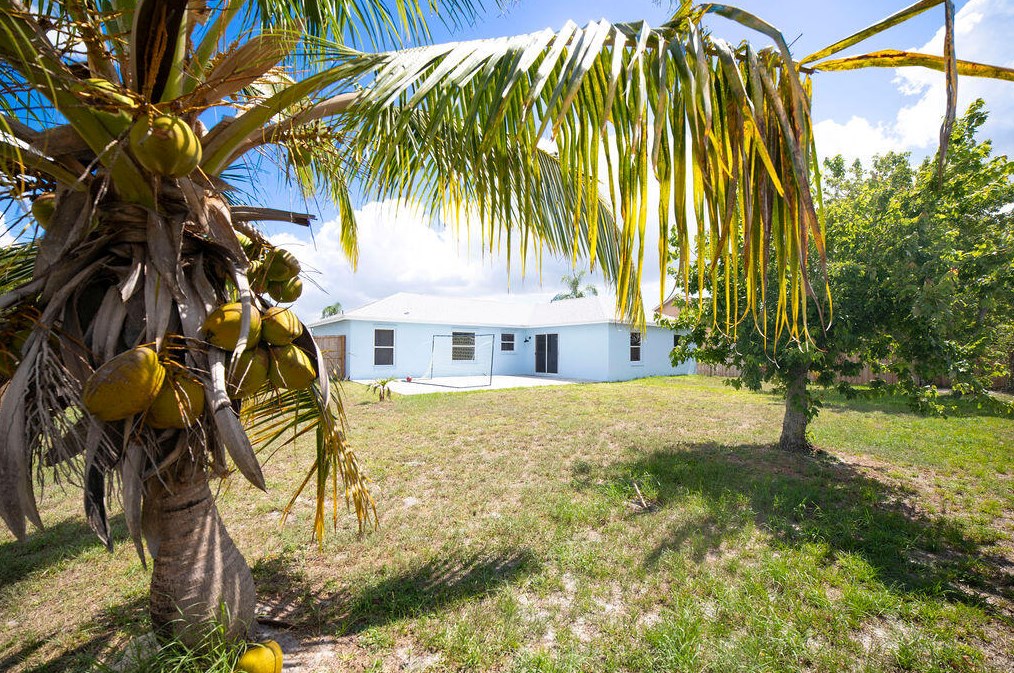 486 Souris Ave, Fort Pierce FL  34953-6272 exterior