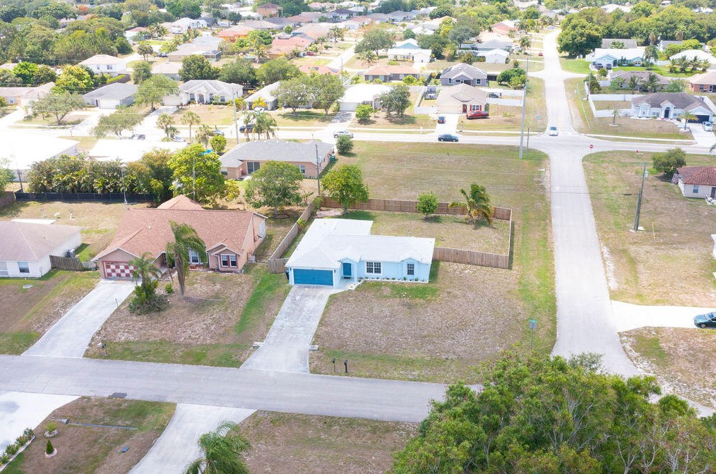 486 Souris Ave, Fort Pierce FL  34953-6272 exterior