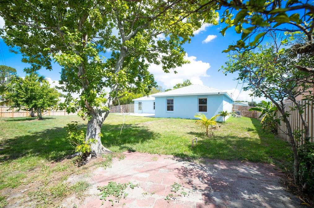 486 Souris Ave, Fort Pierce FL  34953-6272 exterior