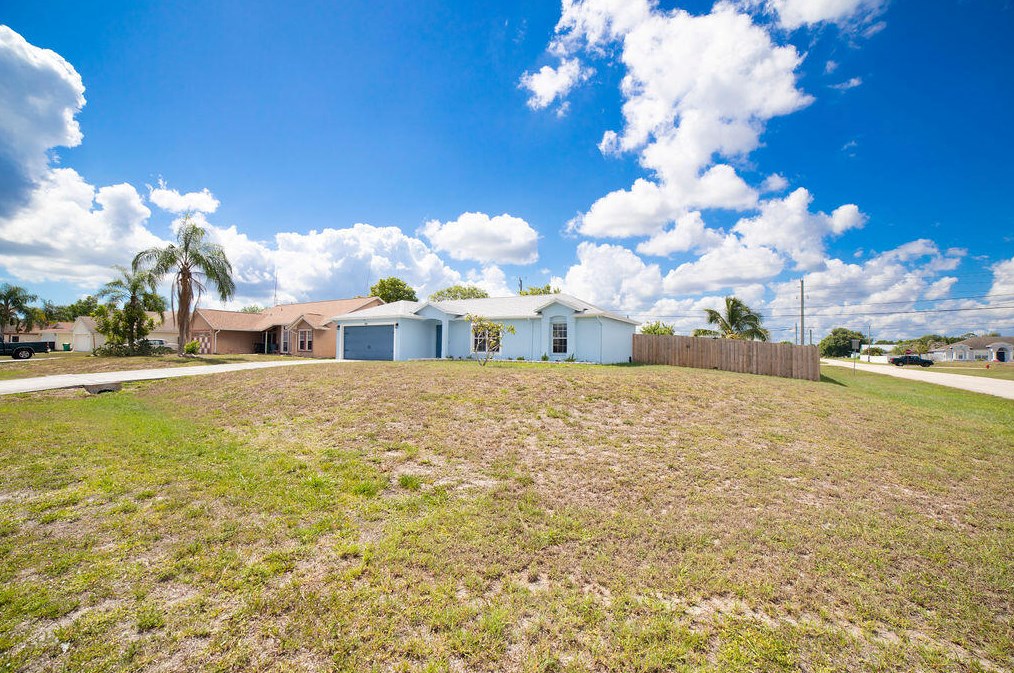 486 Souris Ave, Fort Pierce FL  34953-6272 exterior