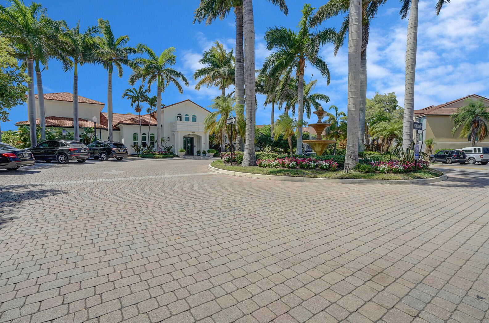 611 Villa Cir, Boynton Beach, FL 33435