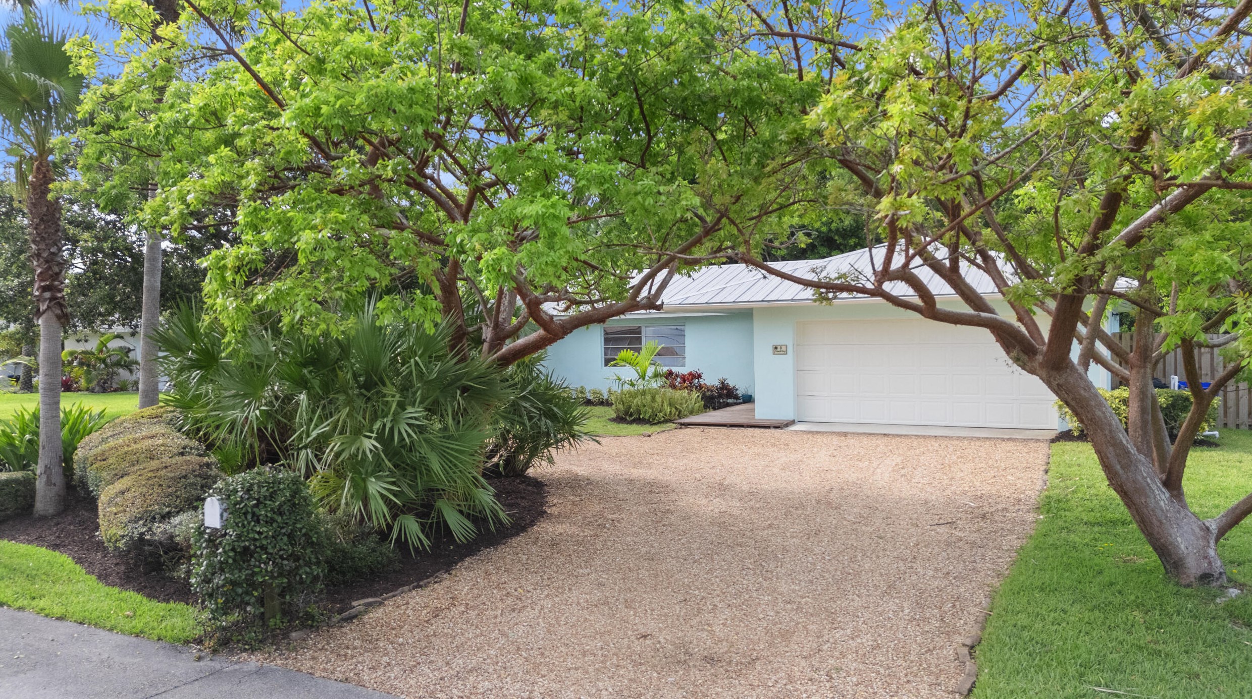 8 Palmetto Way, Jupiter, FL 33469-1925