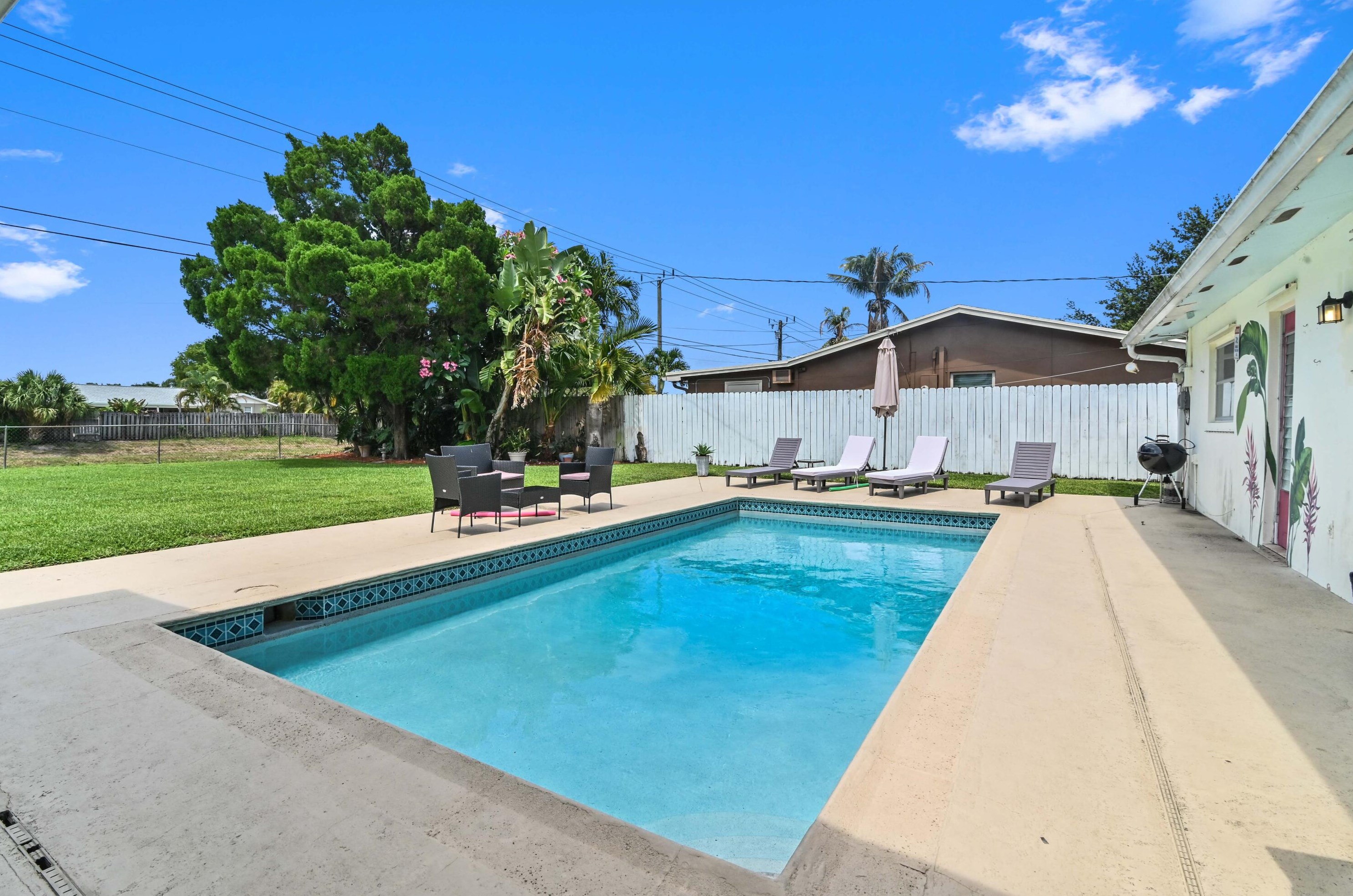 4385 Empress St, West Palm Beach, FL 33410-5838