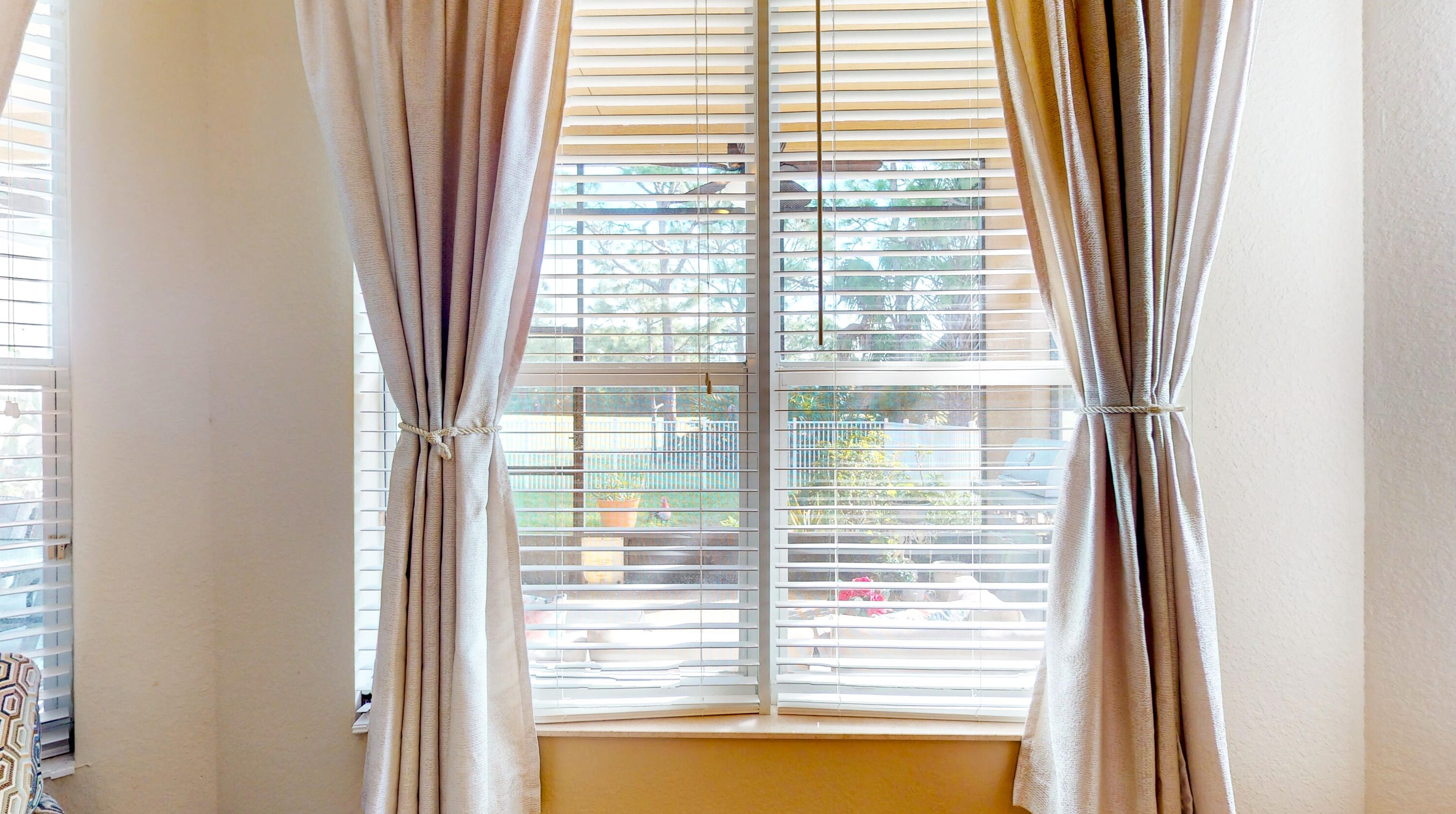 466 Dover Ct, Fort Pierce FL  34983-3414 exterior