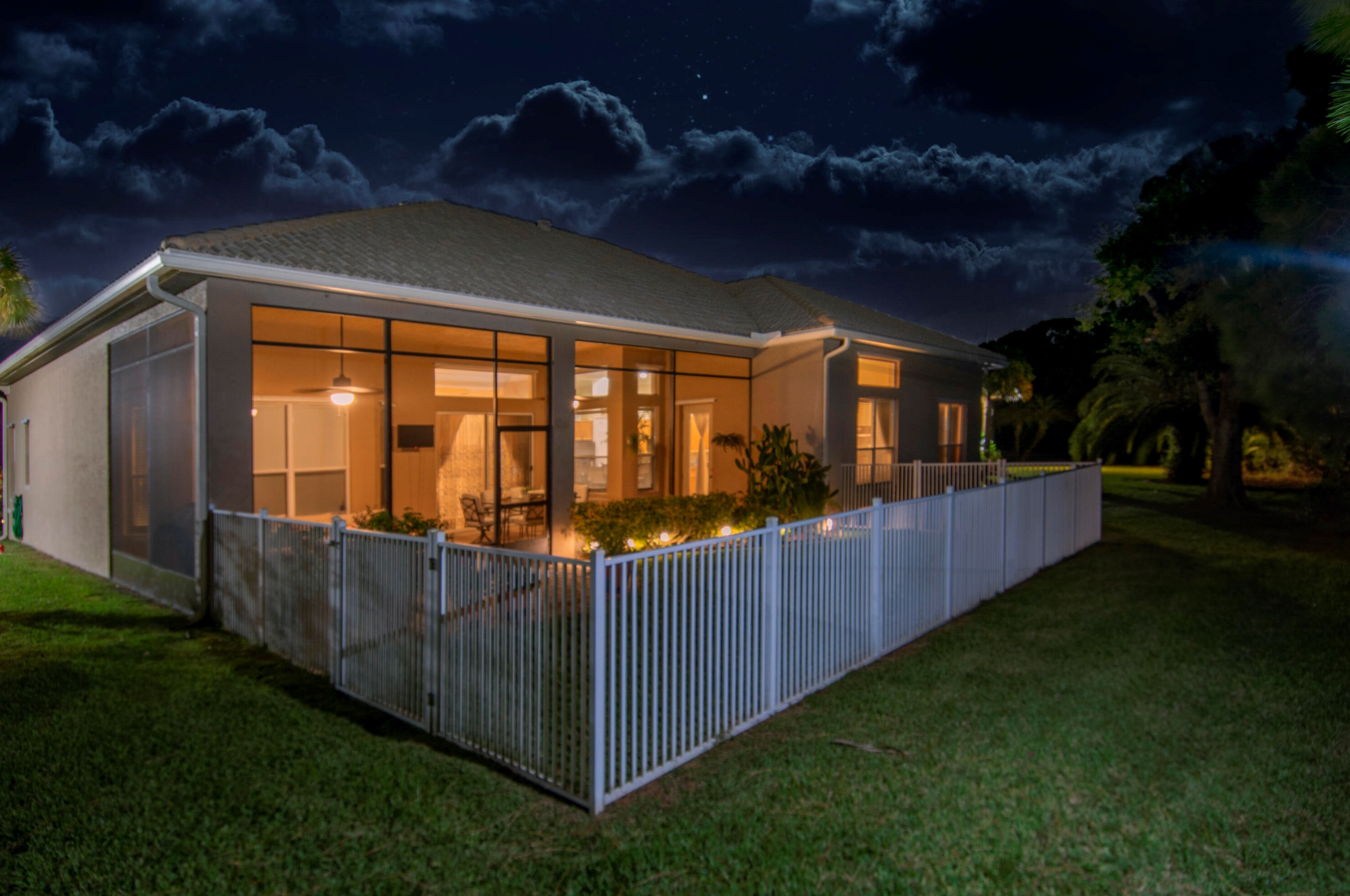 466 Dover Ct, Fort Pierce FL  34983-3414 exterior