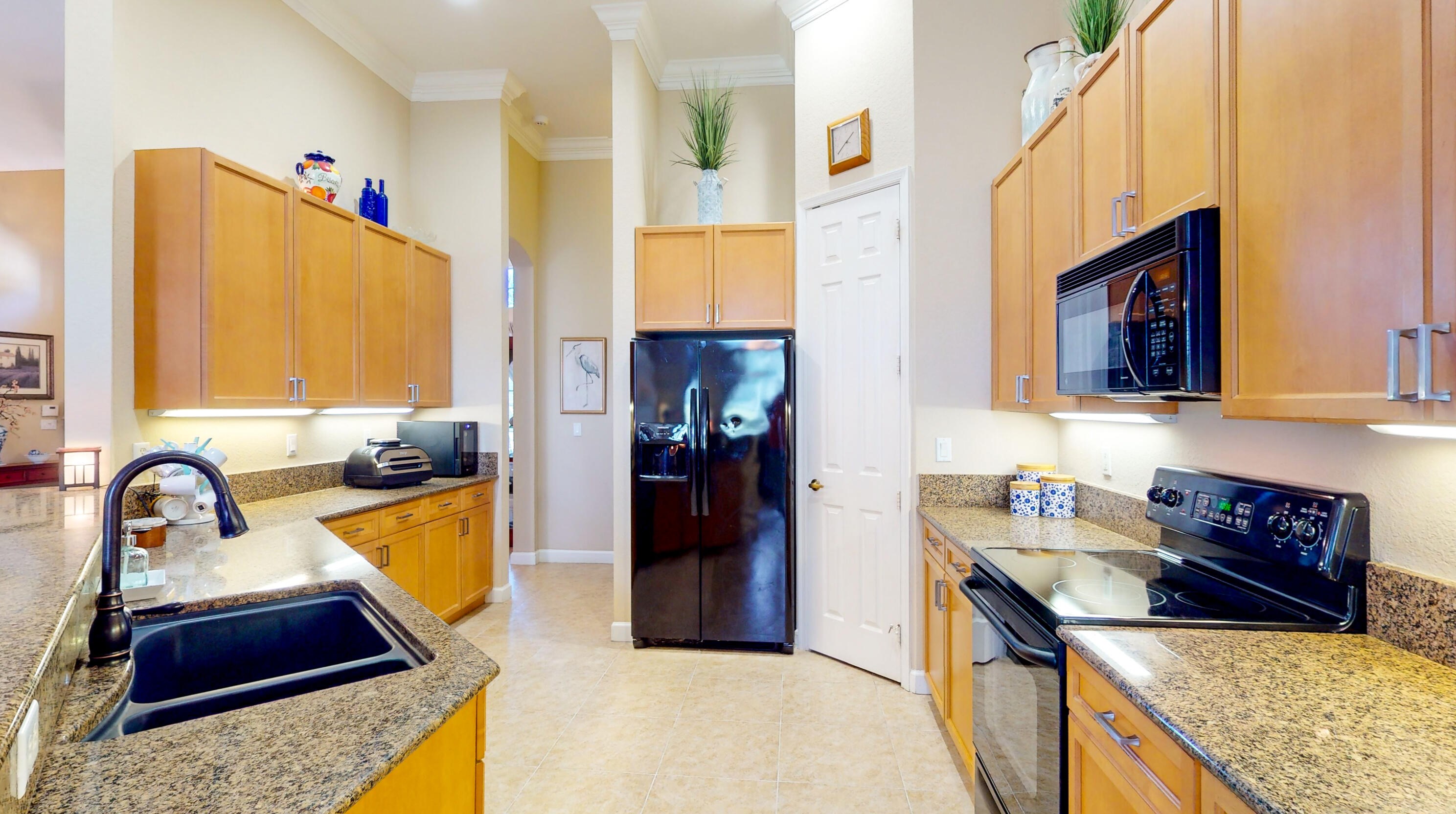 466 Dover Ct, Fort Pierce FL  34983-3414 exterior