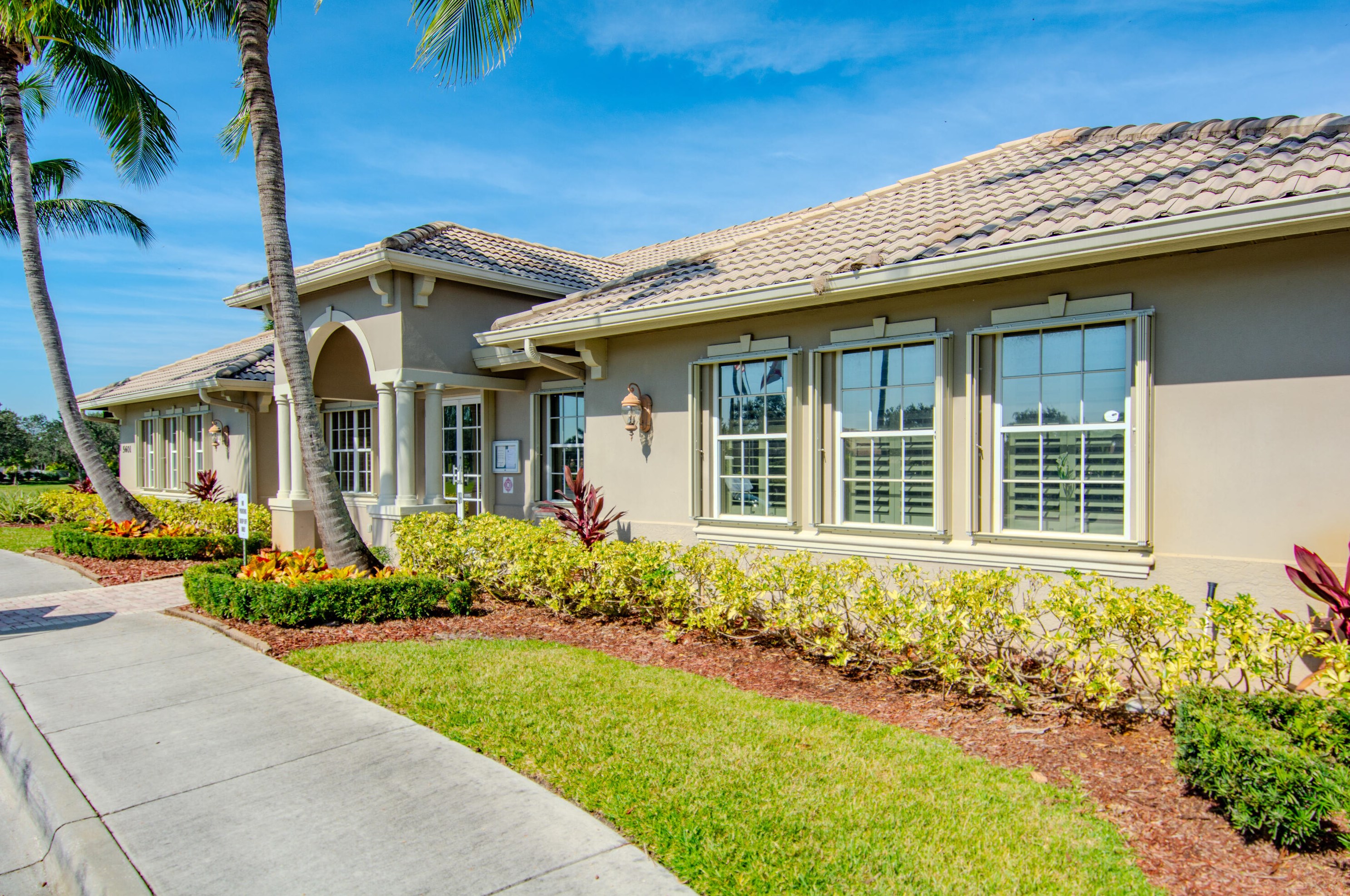 466 Dover Ct, Fort Pierce FL  34983-3414 exterior