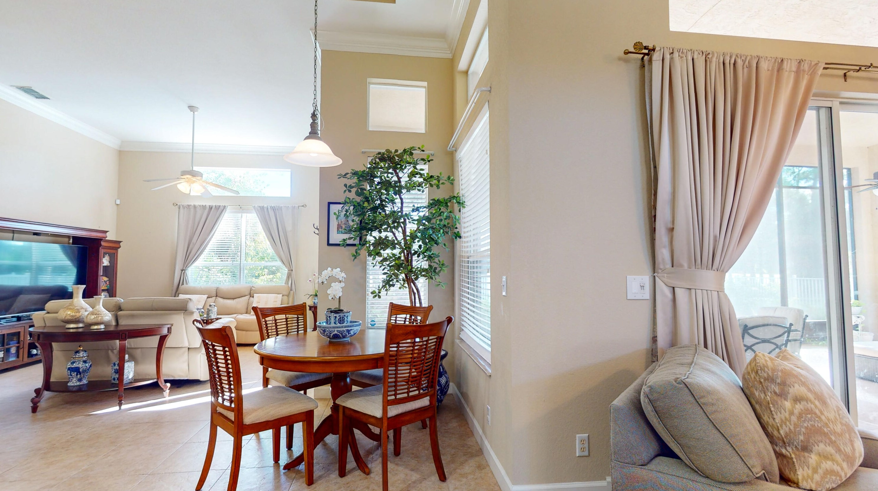 466 Dover Ct, Fort Pierce FL  34983-3414 exterior