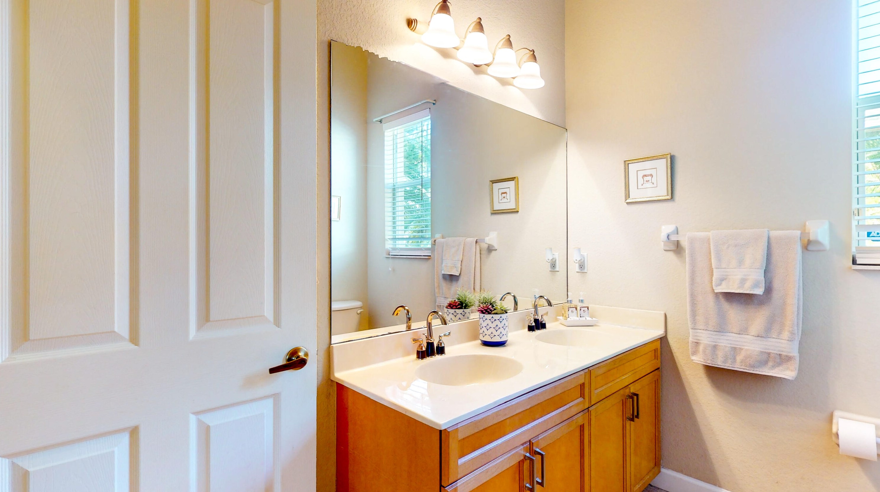 466 Dover Ct, Fort Pierce FL  34983-3414 exterior