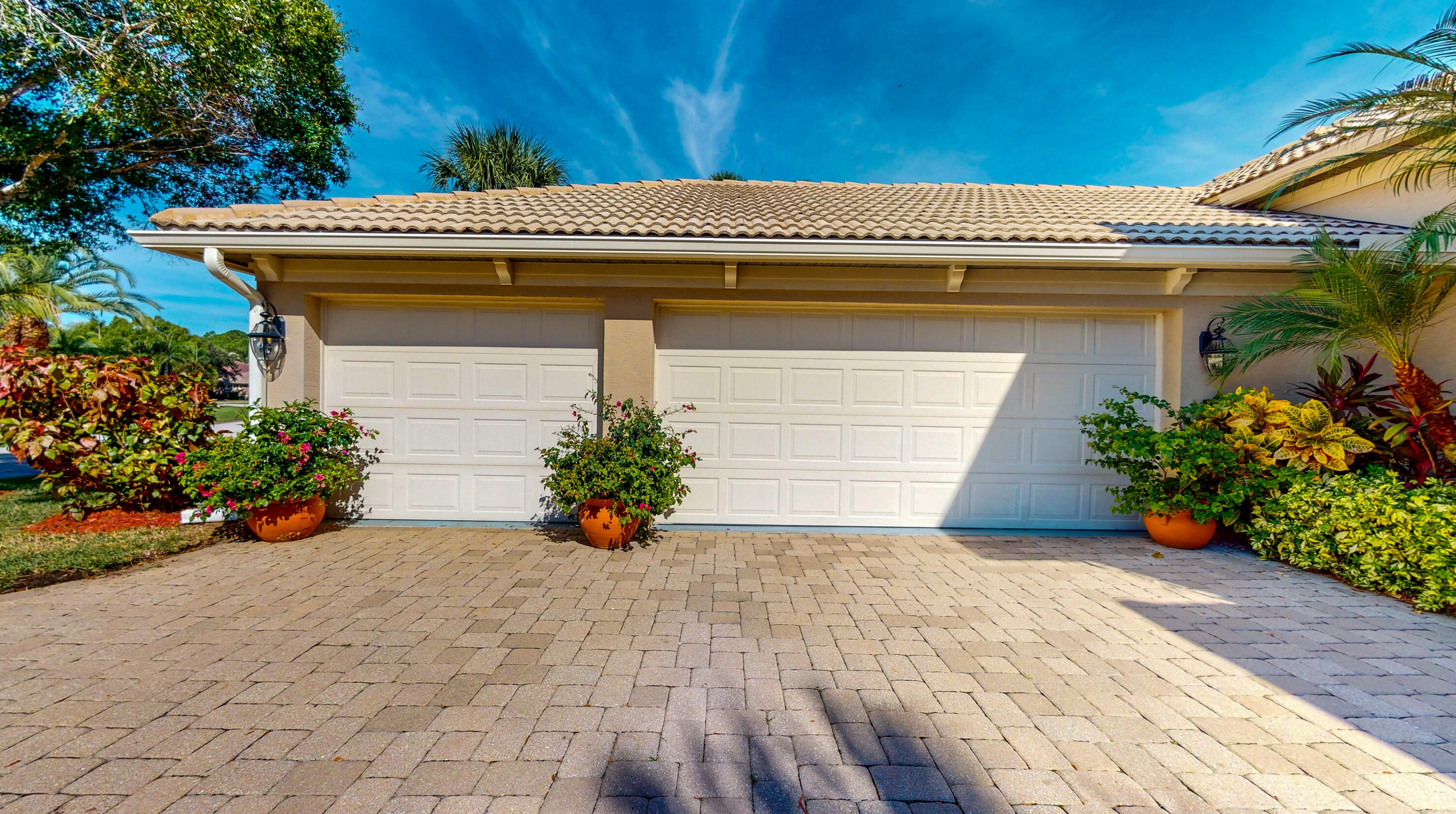 466 Dover Ct, Fort Pierce FL  34983-3414 exterior