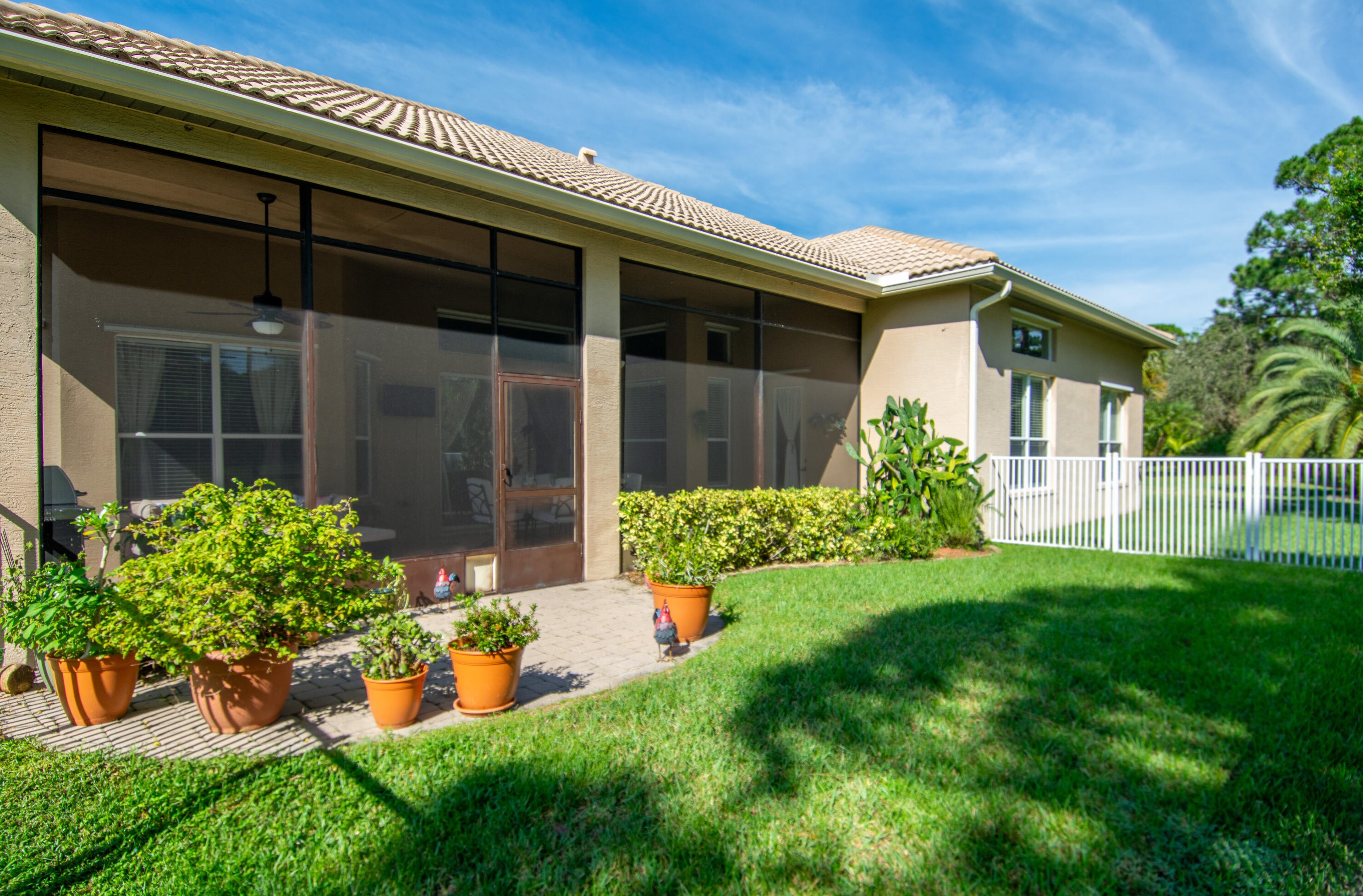 466 Dover Ct, Fort Pierce FL  34983-3414 exterior