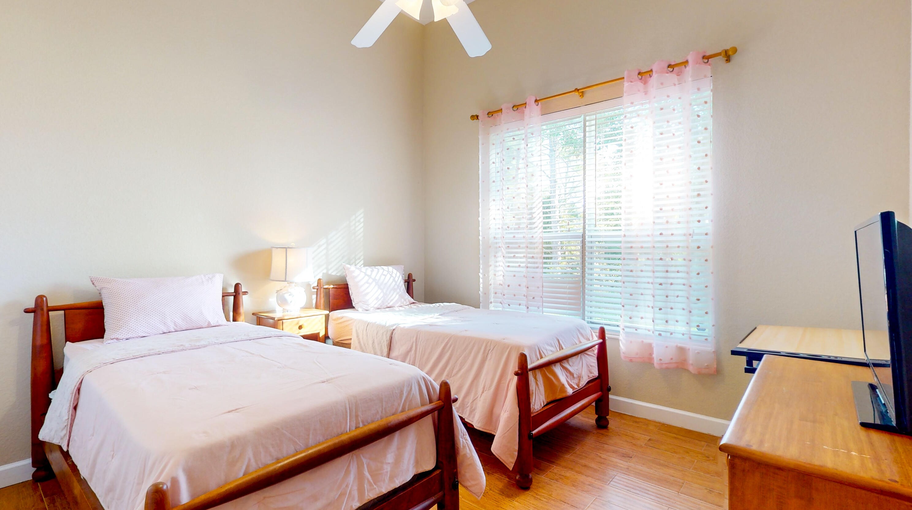 466 Dover Ct, Fort Pierce FL  34983-3414 exterior