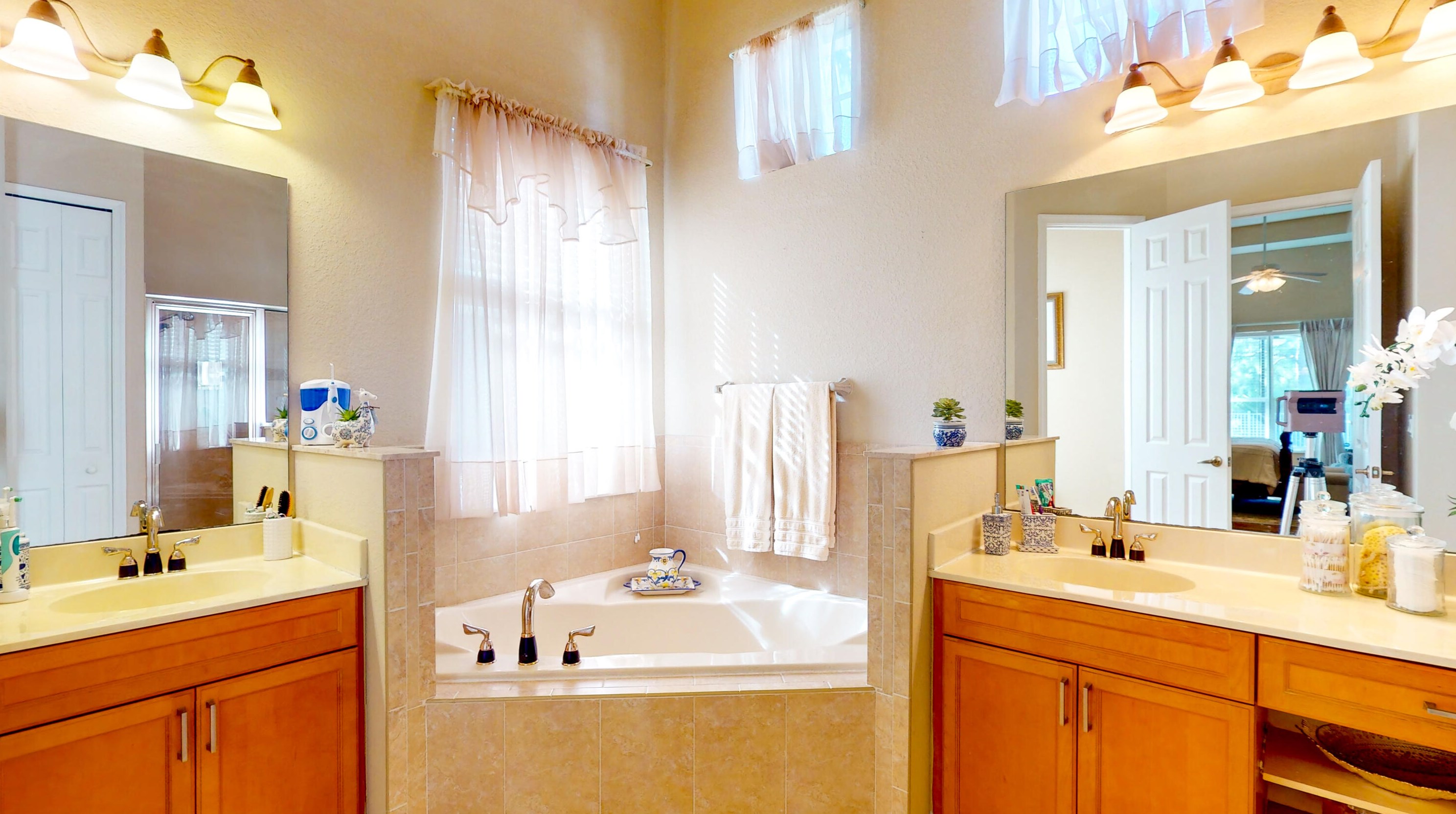 466 Dover Ct, Fort Pierce FL  34983-3414 exterior