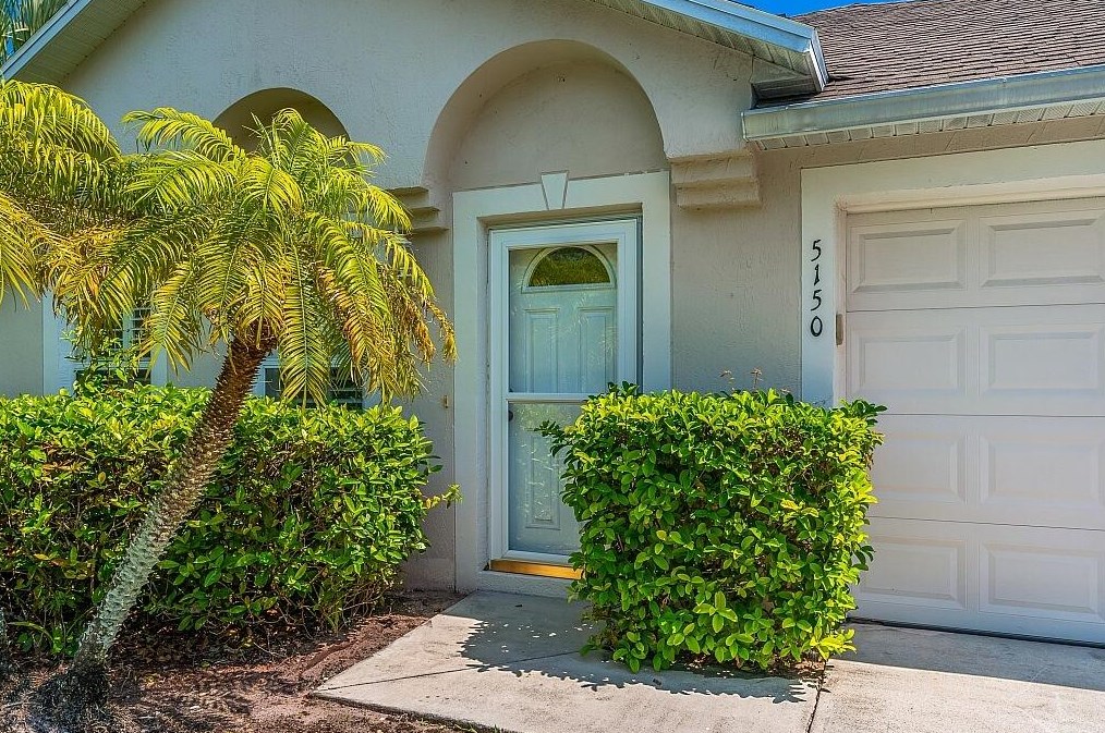 5150 Wind Jammer Ln, Vero Beach, FL 32966-2117