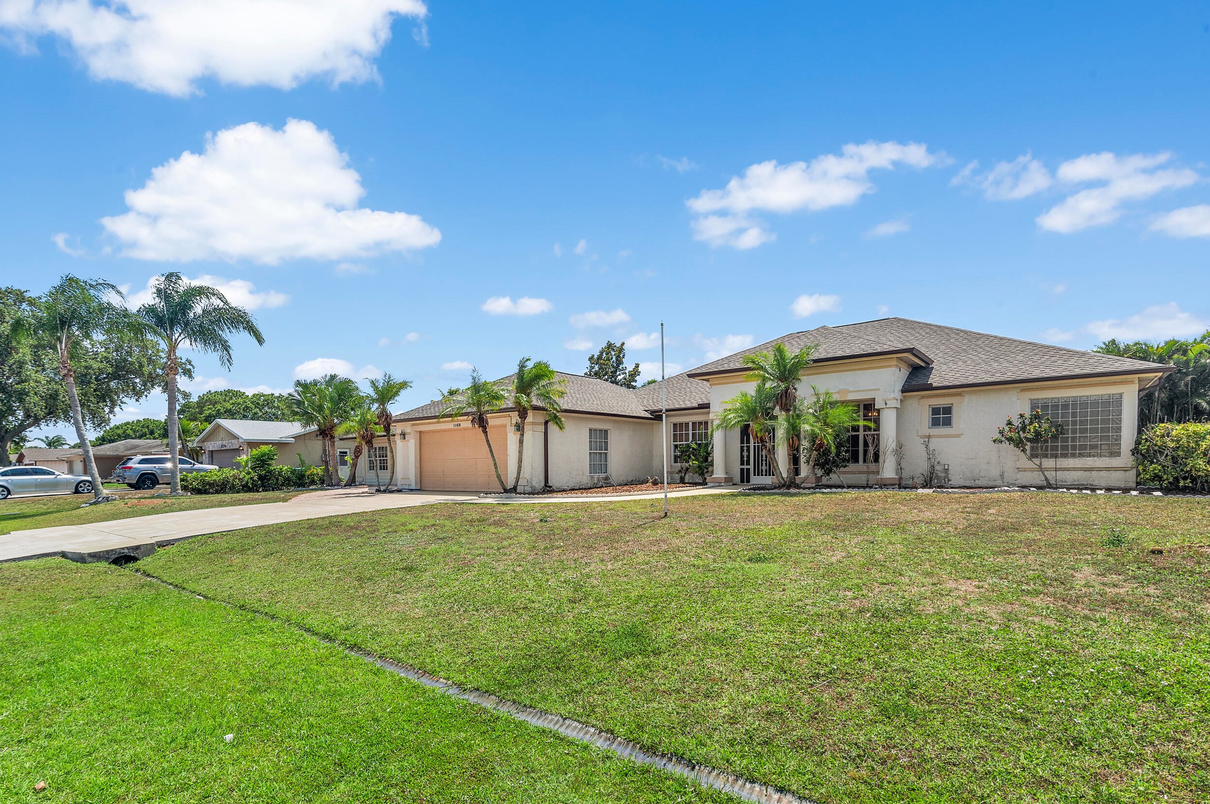 1168 Ivanhoe St, Fort Pierce, FL 34983-2542