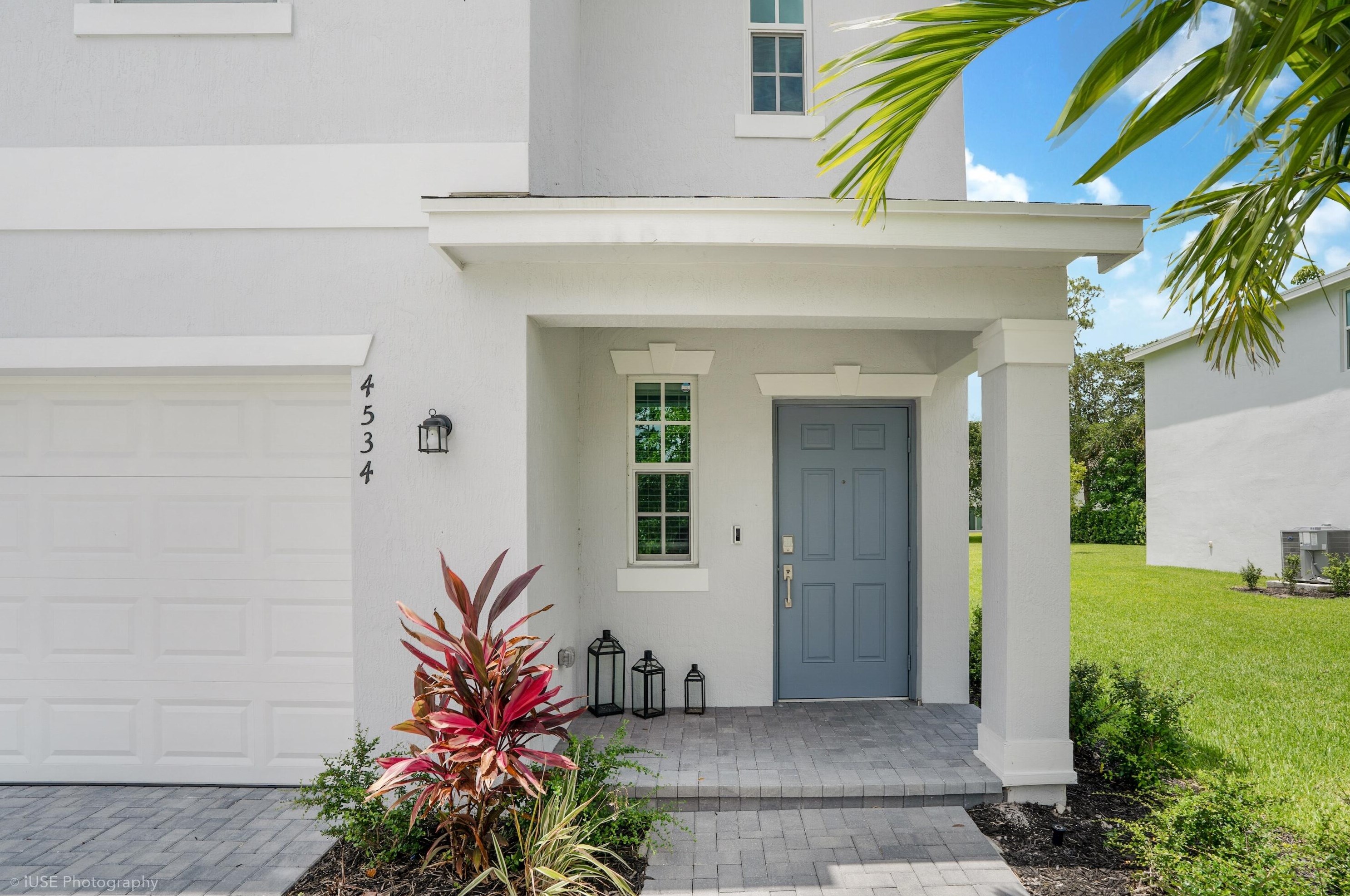 4534 Dow Ln, Lake Worth FL  33463-6013 exterior