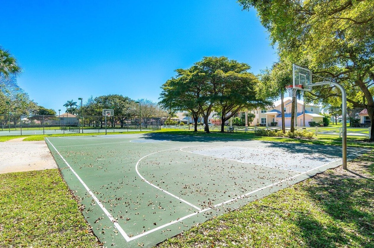 9160 Picot Ct, Boynton Beach FL 33472-2466 exterior