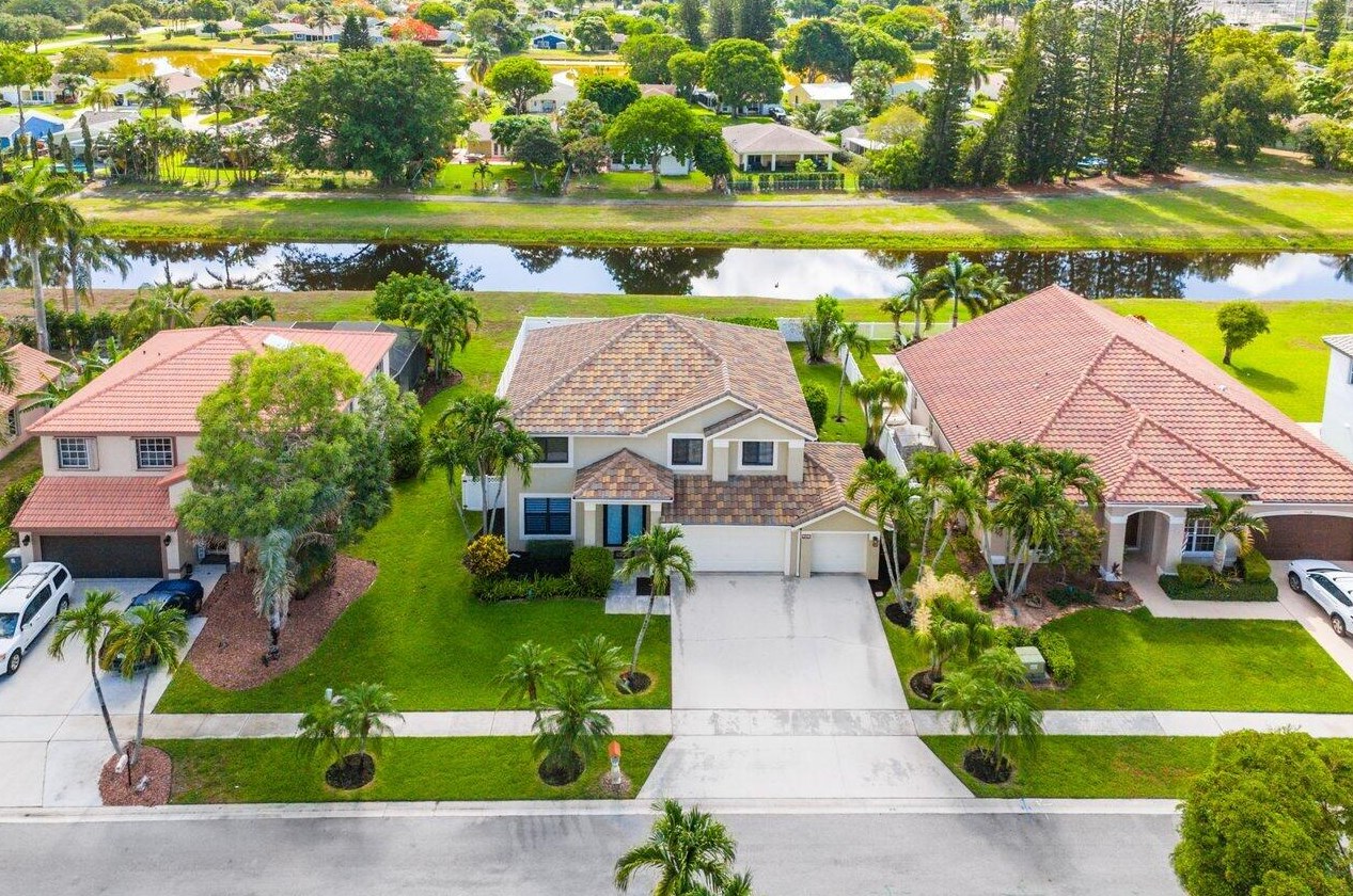 9160 Picot Ct, Boynton Beach FL 33472-2466 exterior