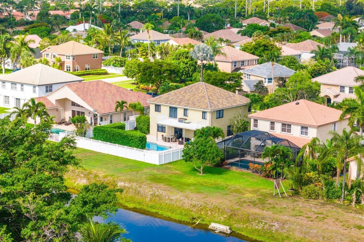 9160 Picot Ct, Boynton Beach FL 33472-2466 exterior