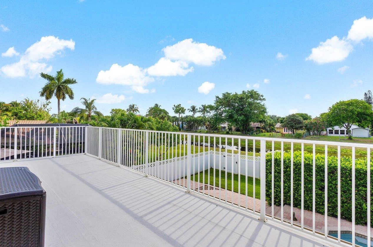 9160 Picot Ct, Boynton Beach FL 33472-2466 exterior