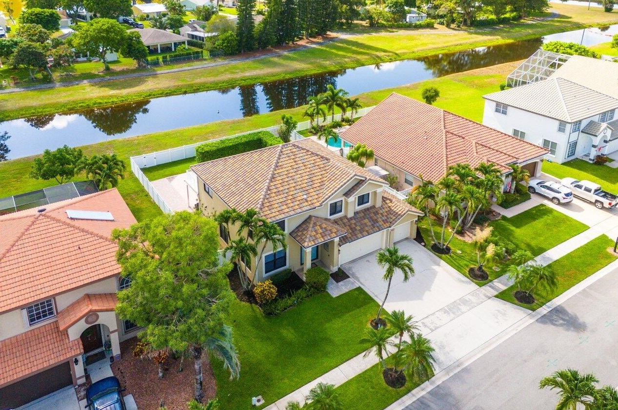 9160 Picot Ct, Boynton Beach FL 33472-2466 exterior