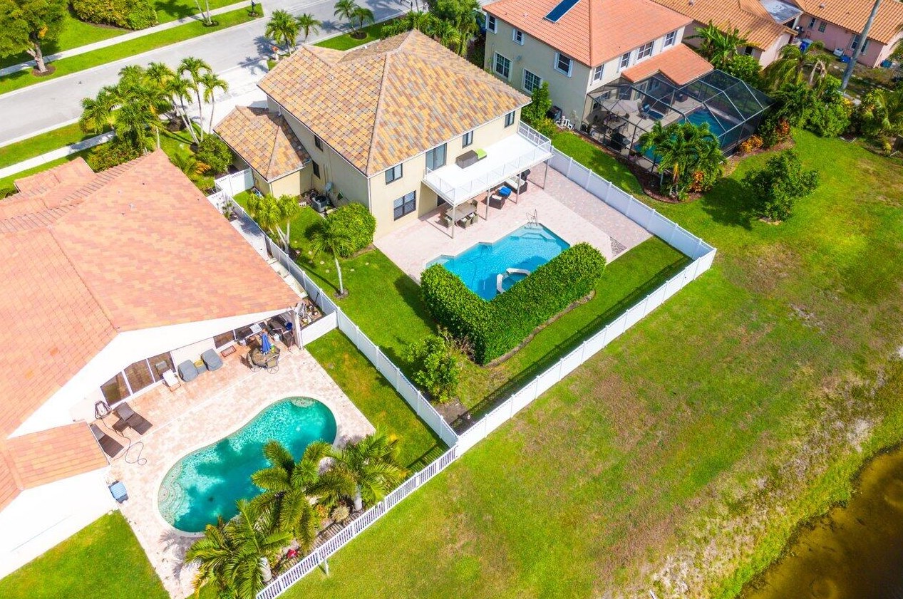 9160 Picot Ct, Boynton Beach FL 33472-2466 exterior