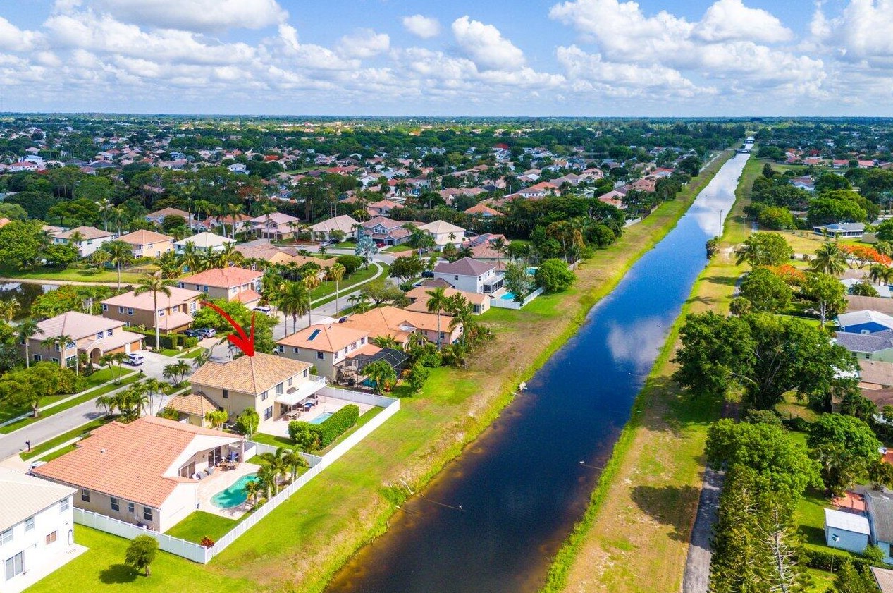 9160 Picot Ct, Boynton Beach FL 33472-2466 exterior