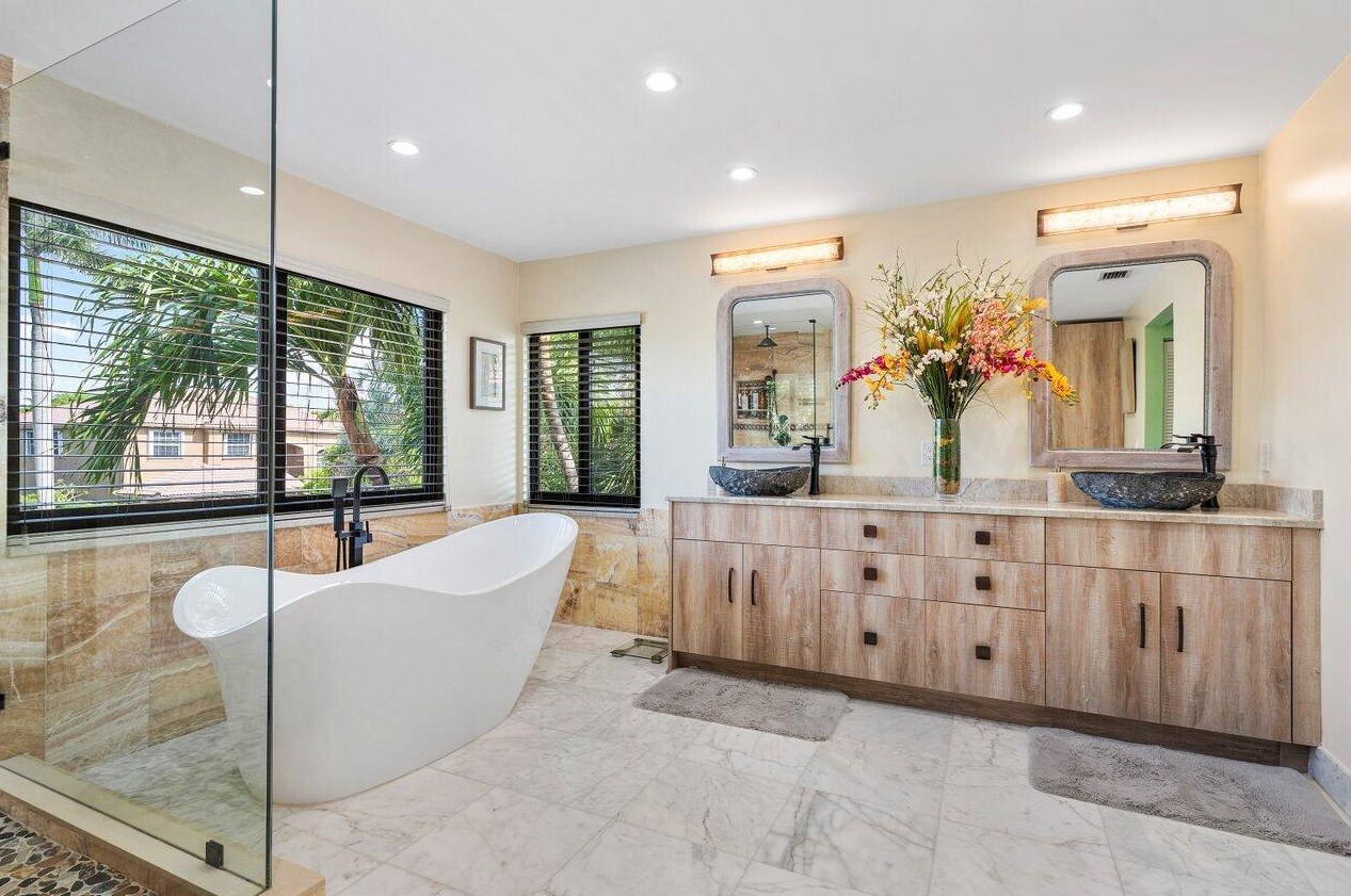 9160 Picot Ct, Boynton Beach FL 33472-2466 exterior