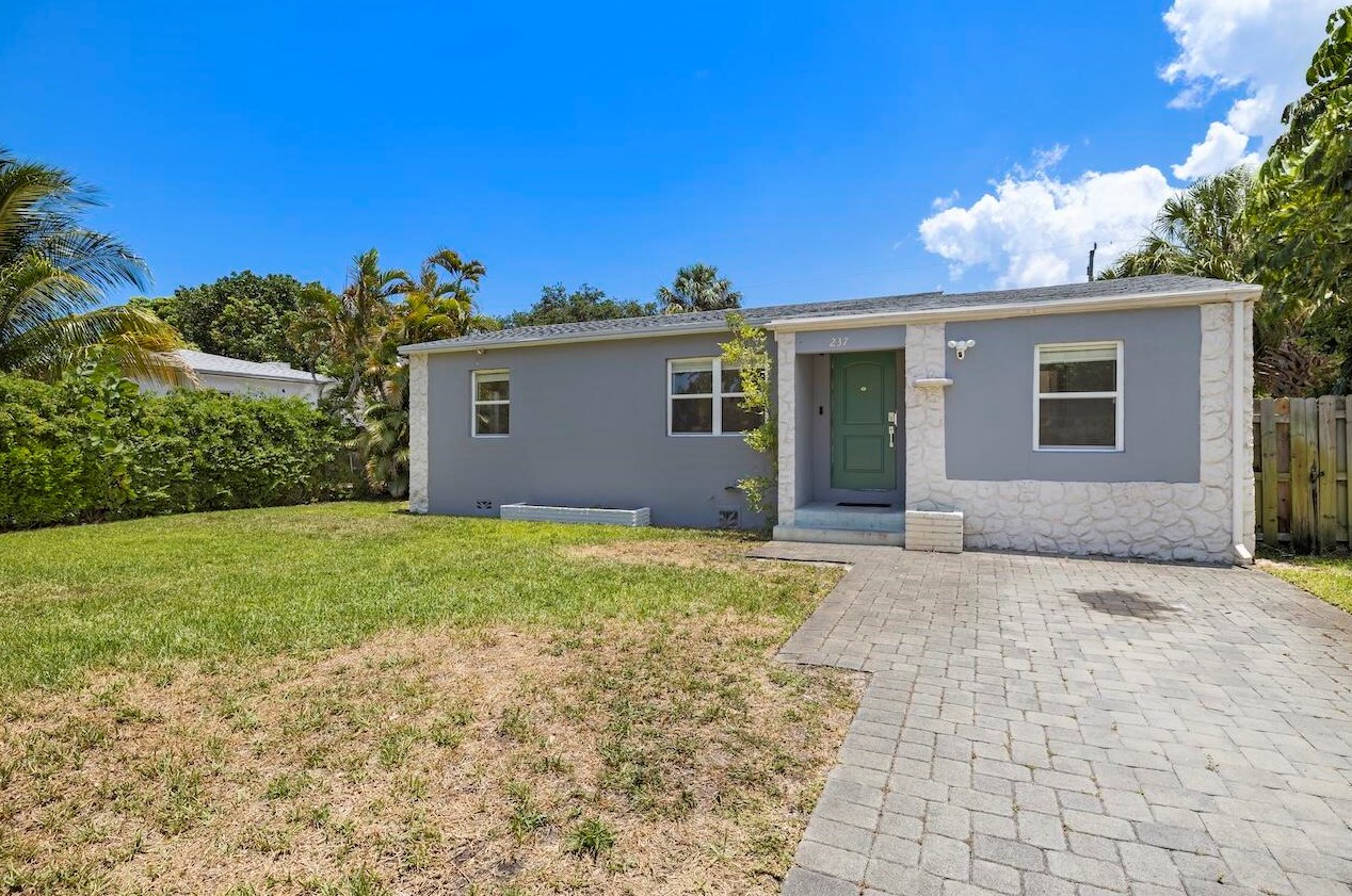 237 25th St, West Palm Beach, FL 33404-4522