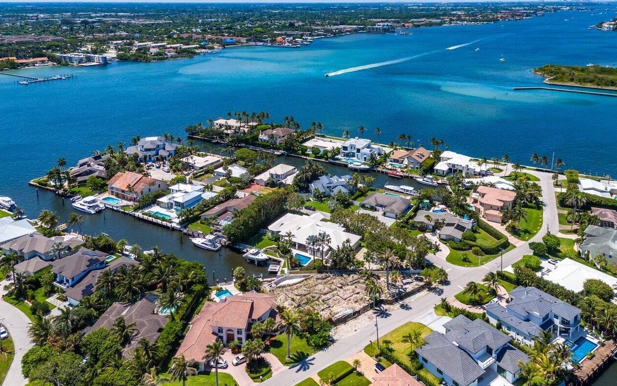 114 Marlin Dr, Boynton Beach FL 33435-3311 exterior