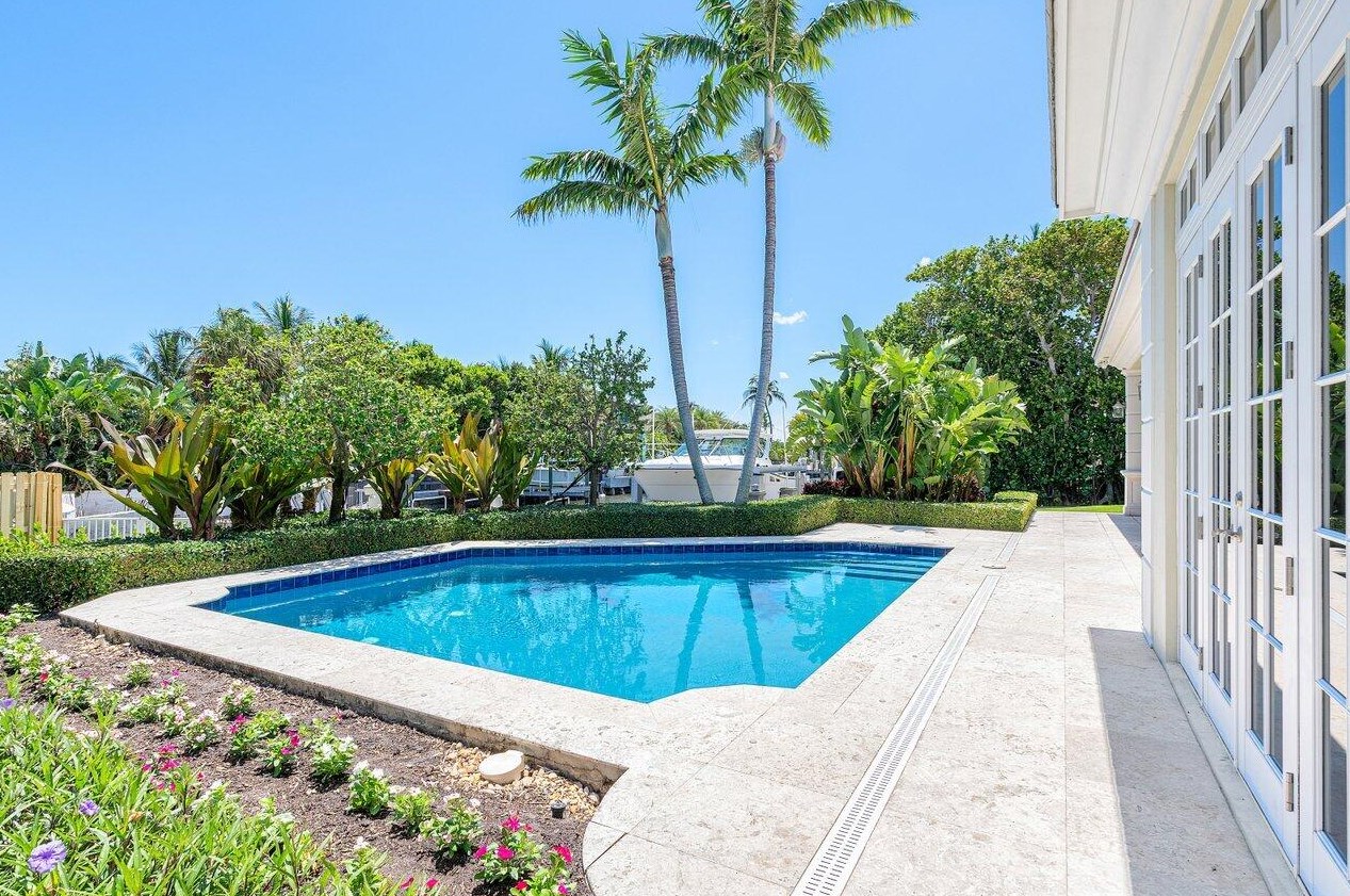 114 Marlin Dr, Boynton Beach FL 33435-3311 exterior