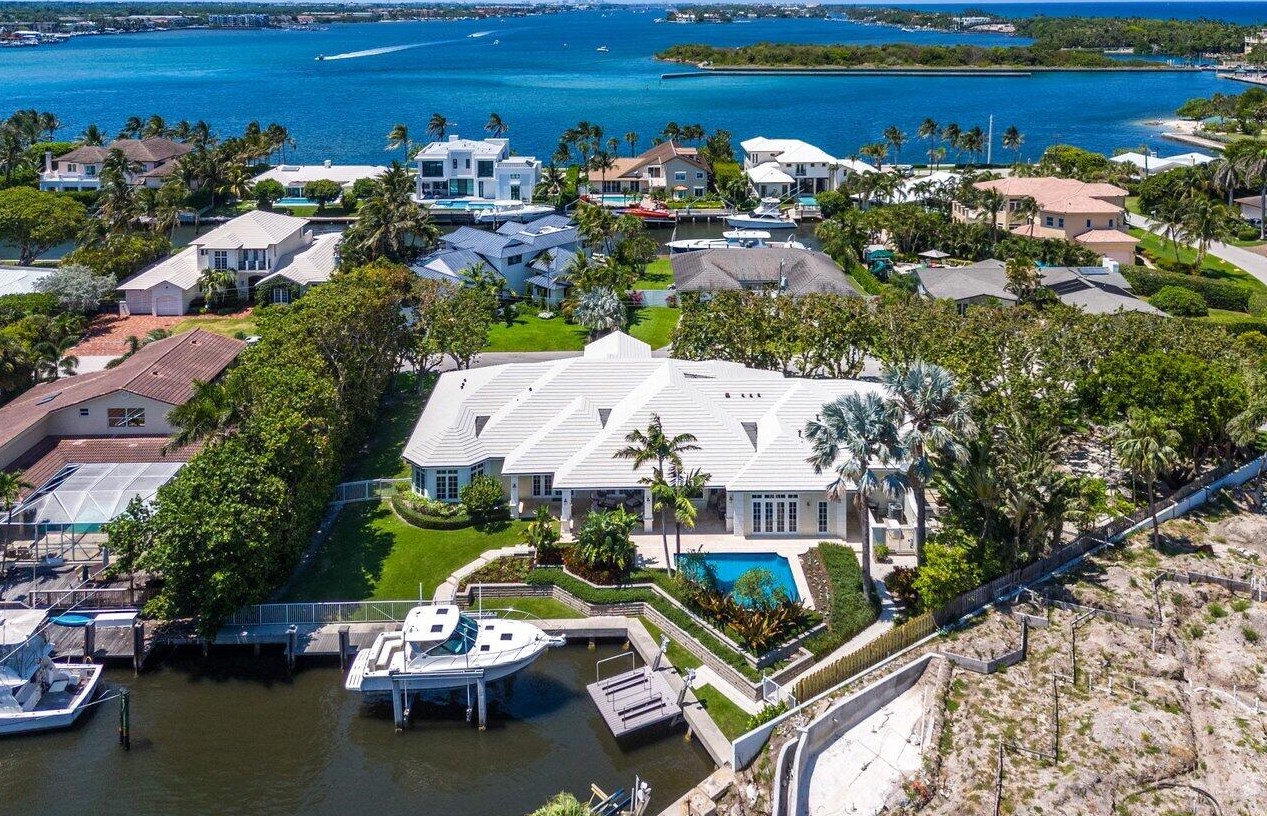 114 Marlin Dr, Boynton Beach FL 33435-3311 exterior